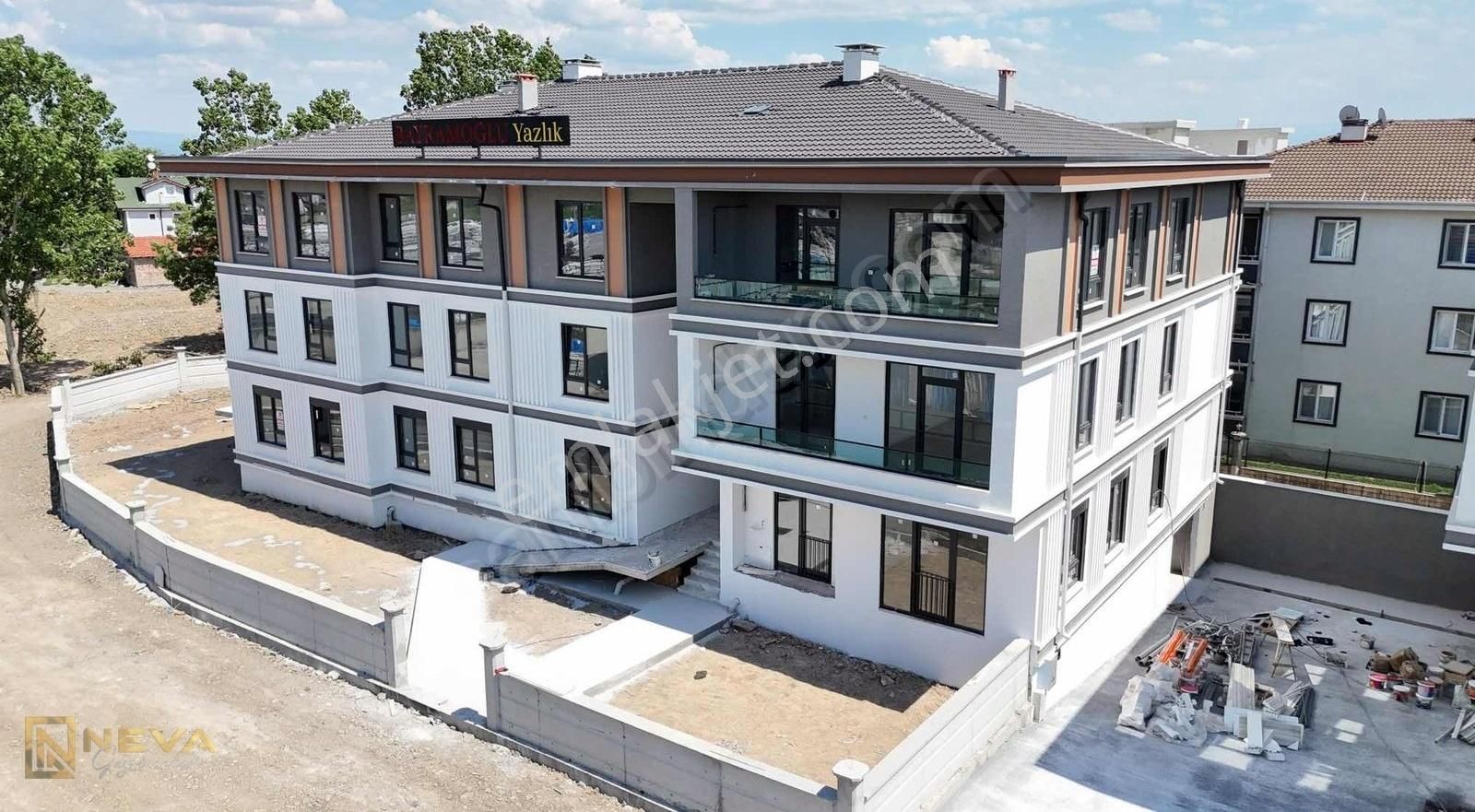 Serdivan Yazlık Mah Plevne Cd. Satılık 158m2 Sıfır 3+1 Daireler