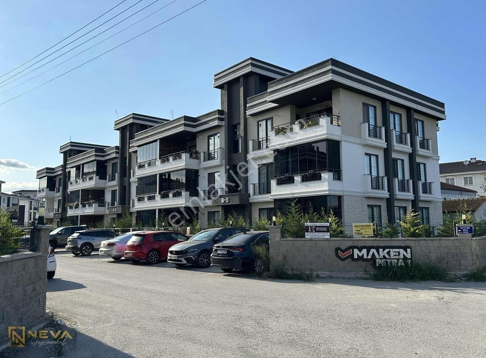Serdivan Yazlık Mah. Satılık 3+1 135 M2 Arakat Daire