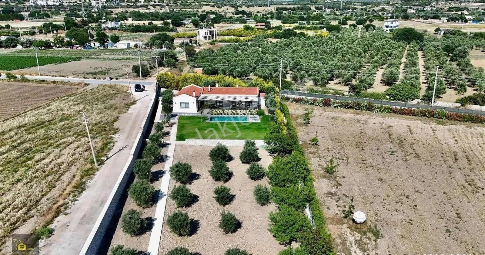 Çeşme'de Kiralık 2600 M2 Arsa Üzerinde Tek Katlı Müstakil Villa