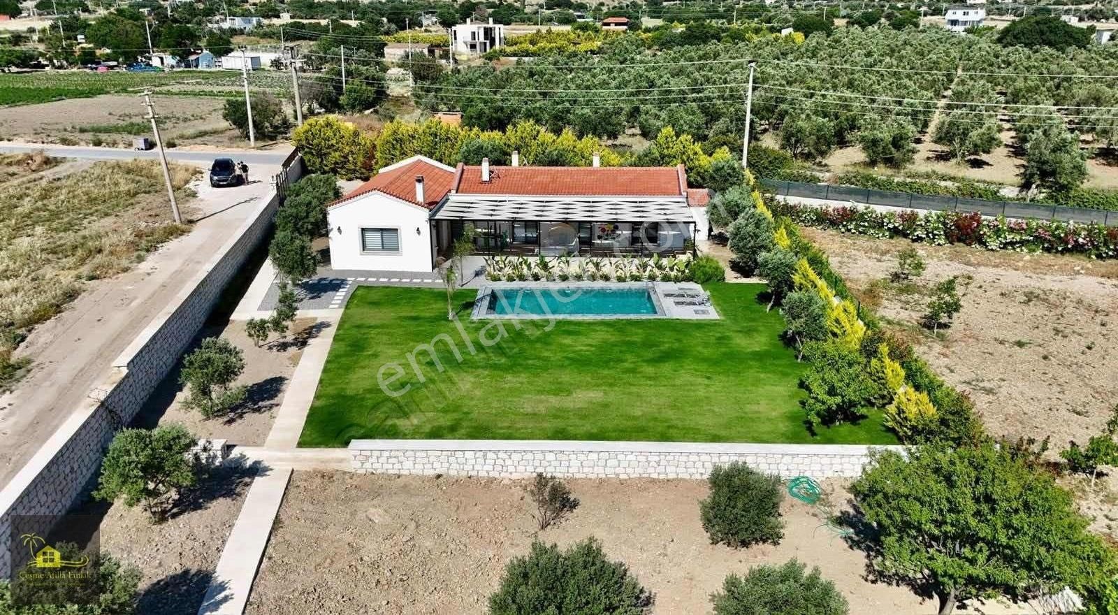 Çeşme'de Kiralık 2600 M2 Arsa Üzerinde Tek Katlı Müstakil Villa