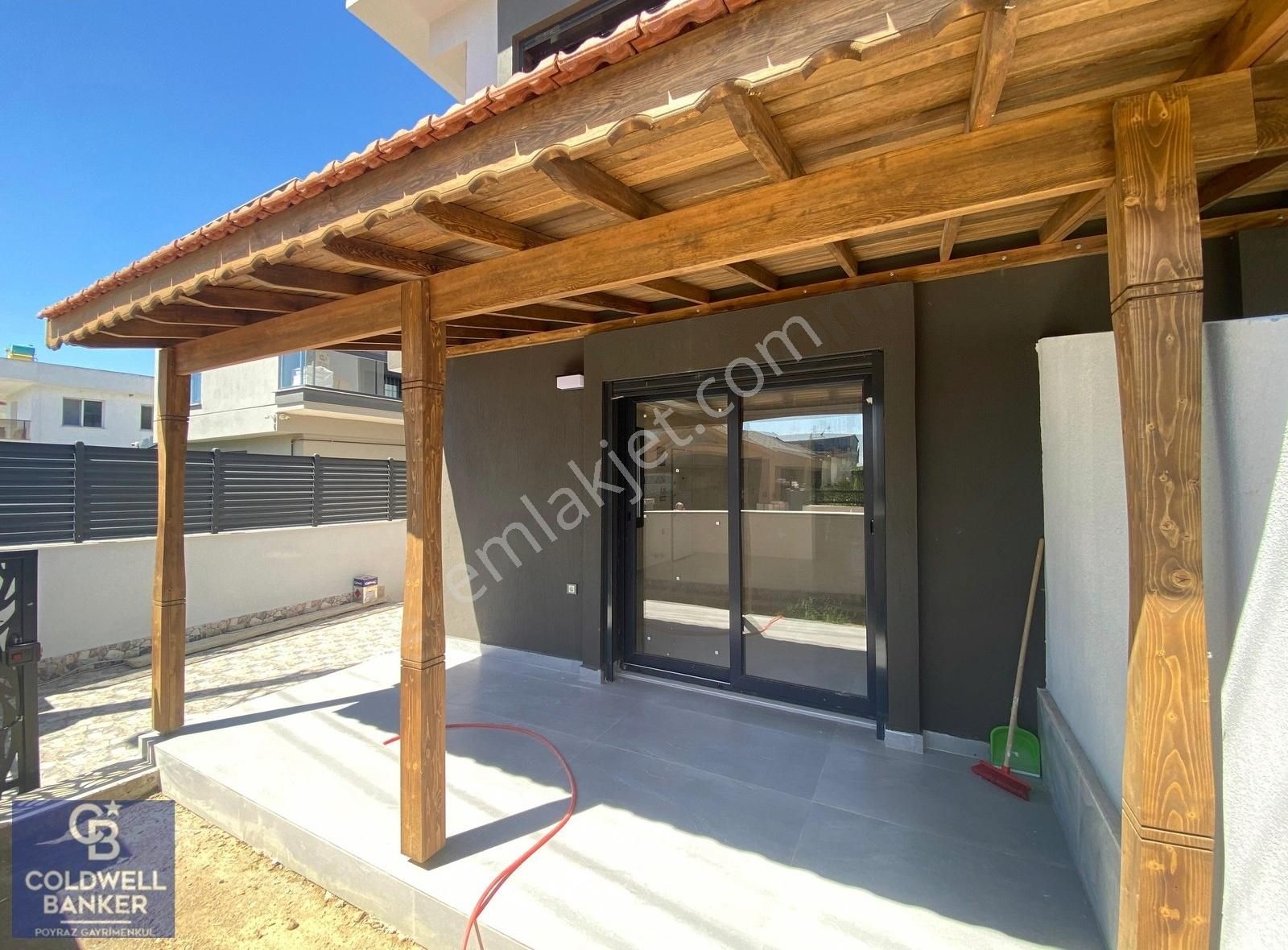 Menderes Coldwell Banker'dan Otoparklı 3+1 Villa