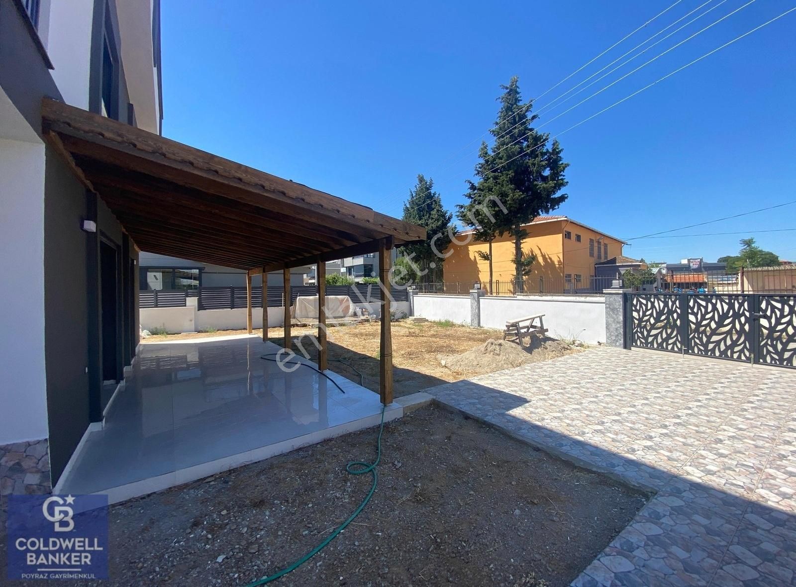 Menderes Coldwell Banker'dan Dev Bahçeli Villa
