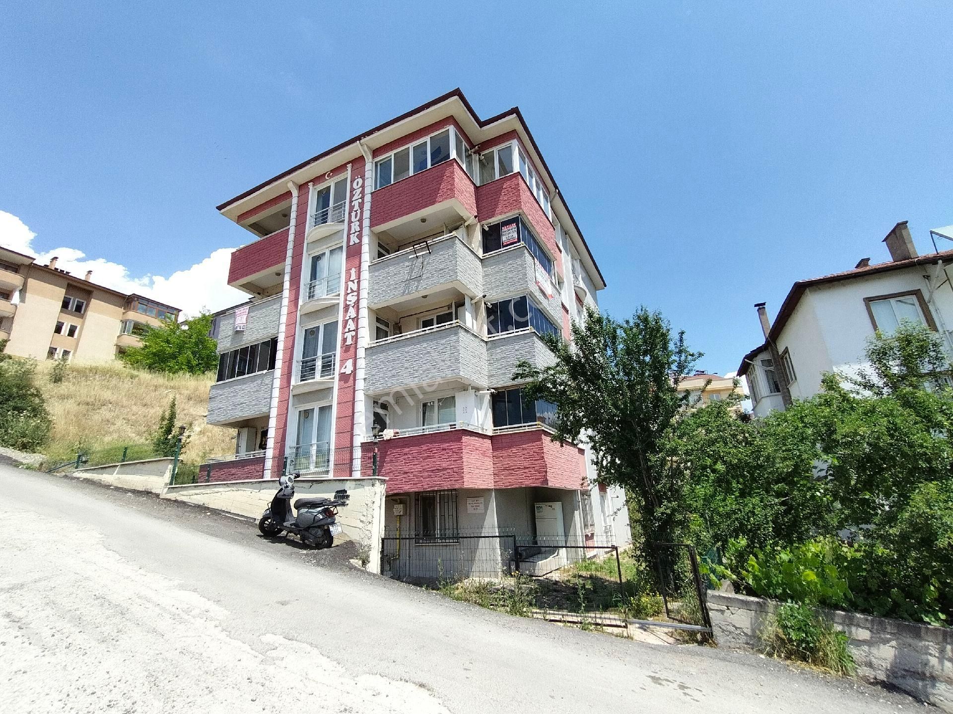 Karabük 100.yıl Mahallesinde Nurmar Üstü Ara Kat 1+1 Daire Satılıktır