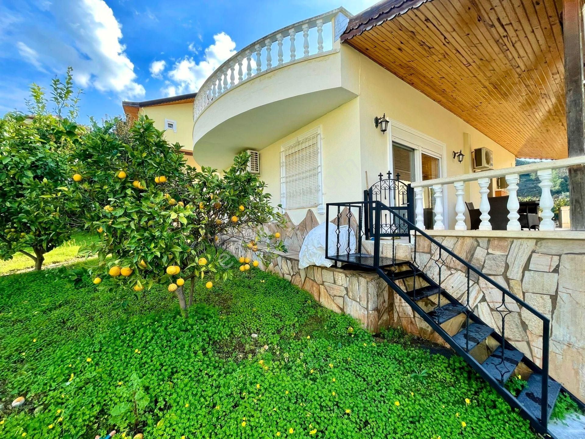 Alanya Kargıcakta Satılık 3+1 Full Deniz Manzarlı Bahçeli Villa