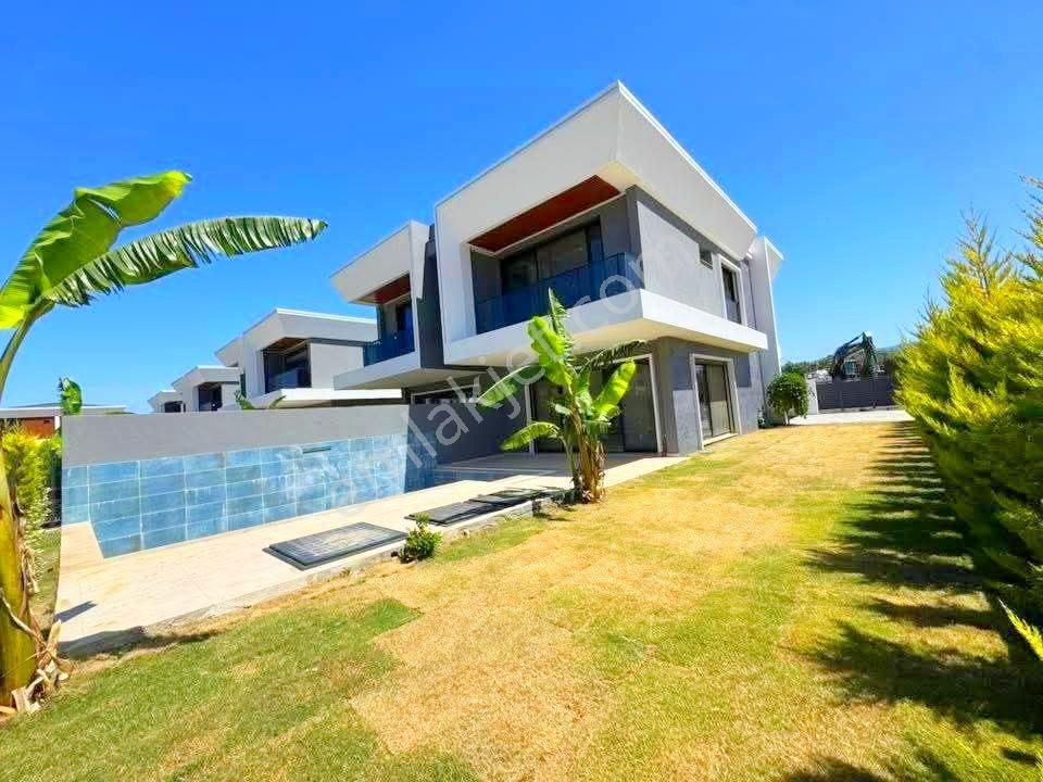 300m2 Arsa Payı Özel Havuzlu 3+1 İkiz Villa