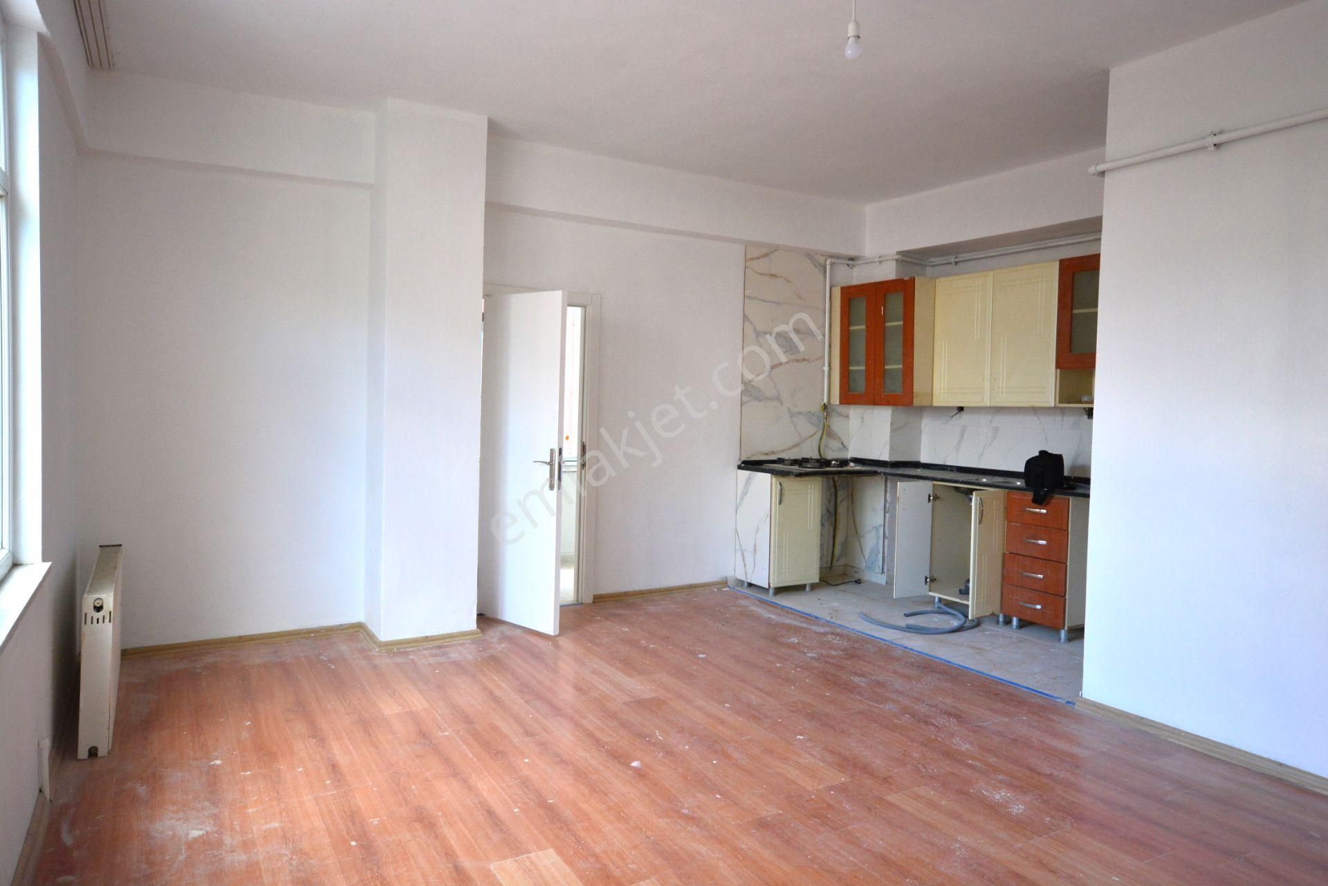 Emek Mahallesinde Kiralık 3+1 Yenilenmiş Ara Kat Daire