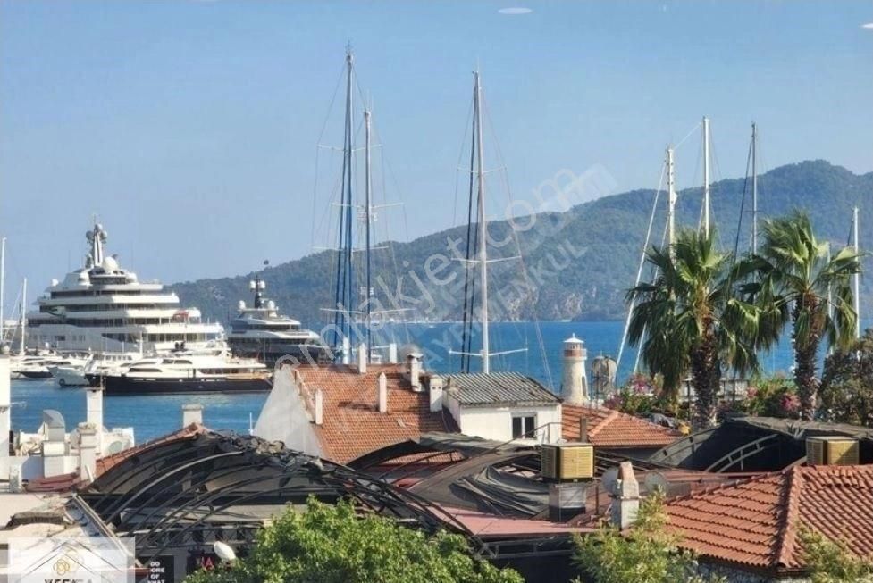 Marmaris Merkezde, Deniz Manzaralı, Çok Şık, 200m2 Dubleks Daire
