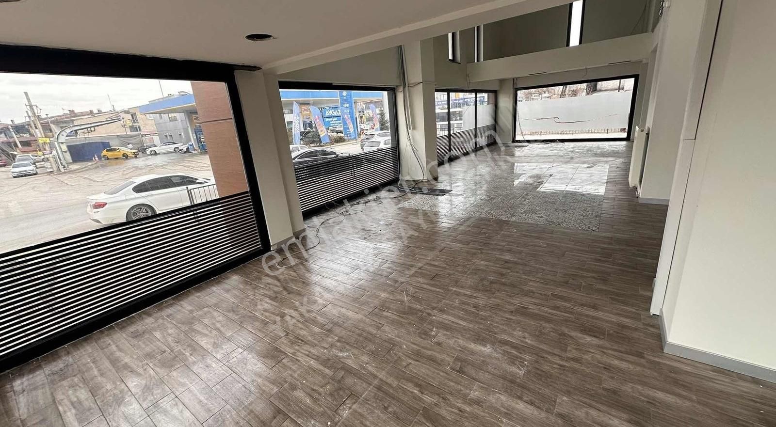 Yakamoz Gayrimenkulden Aksu Bölgesinde Kiralık 400 M2 Dükkan