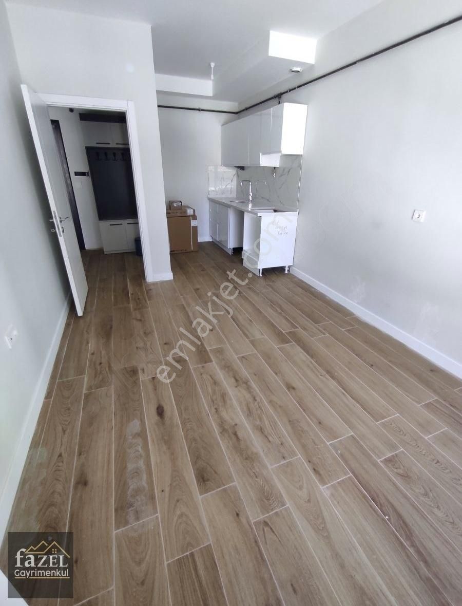 Fazelden Kapalı Pazar Ve Birlik Cad. Yakını 1+1