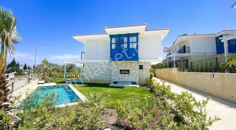 Kuşadası Avm’ler Bölgesinde 4+1 Sıfır Özel Havuzlu Hamamlı Saunalı Villa
