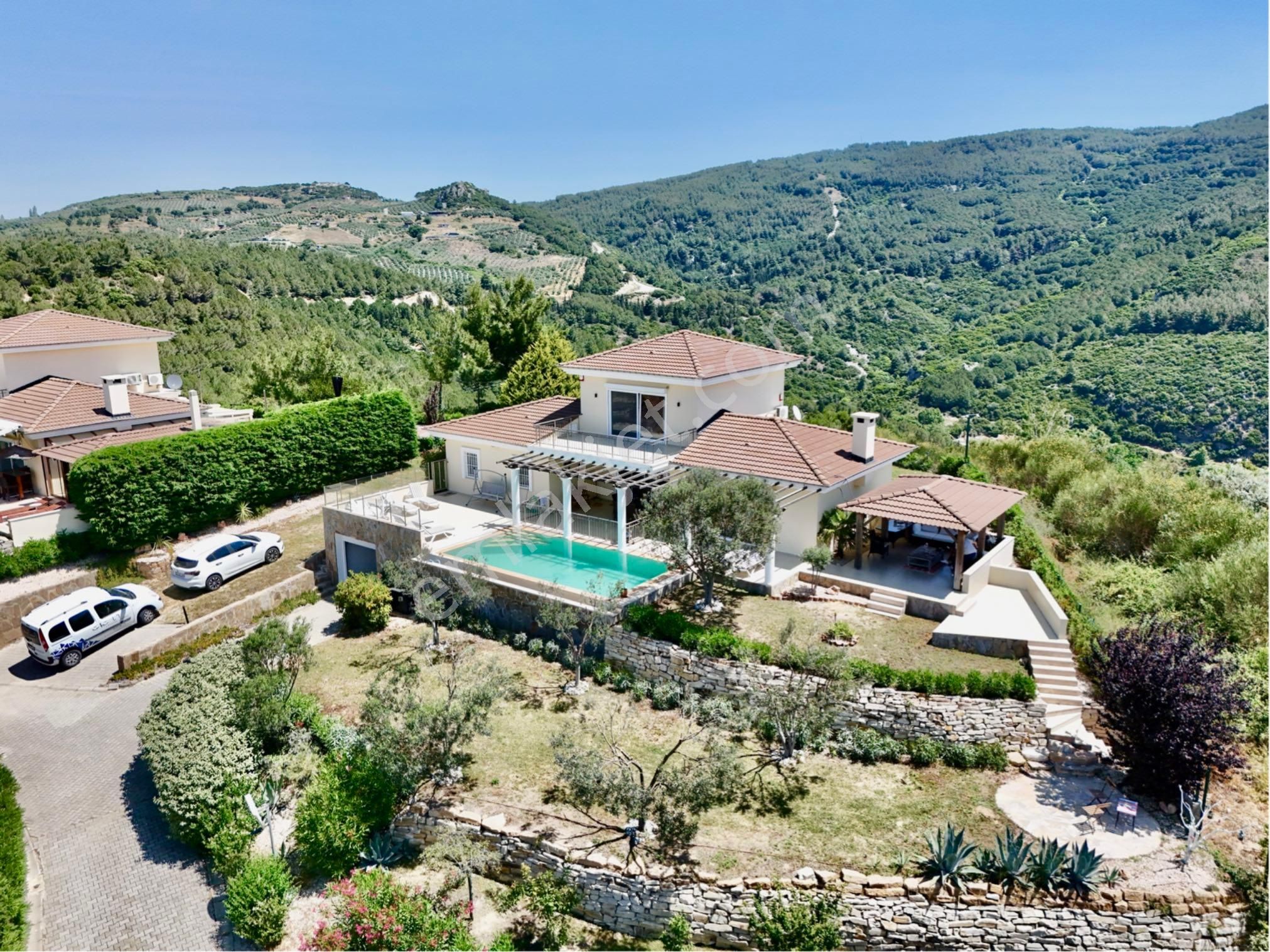 Kuşadası Satılık Deniz Manzaralı Müstakil Villa