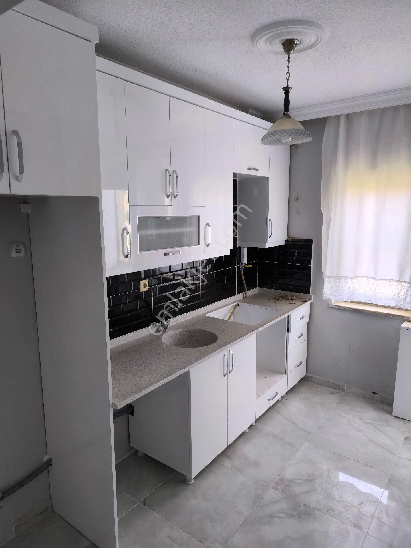 Ege Emlak'tan İpsala Toki Konutlarında İçi Full Yenilenmiş Satılık 2+ 1 Daire