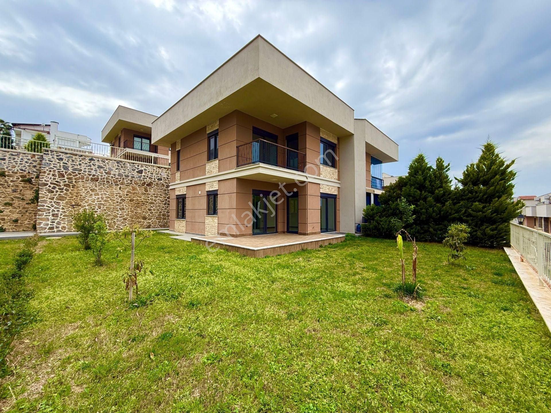 Alanya Kargıcakta 3+1 Satılık Müstakil Bahçeli Villa