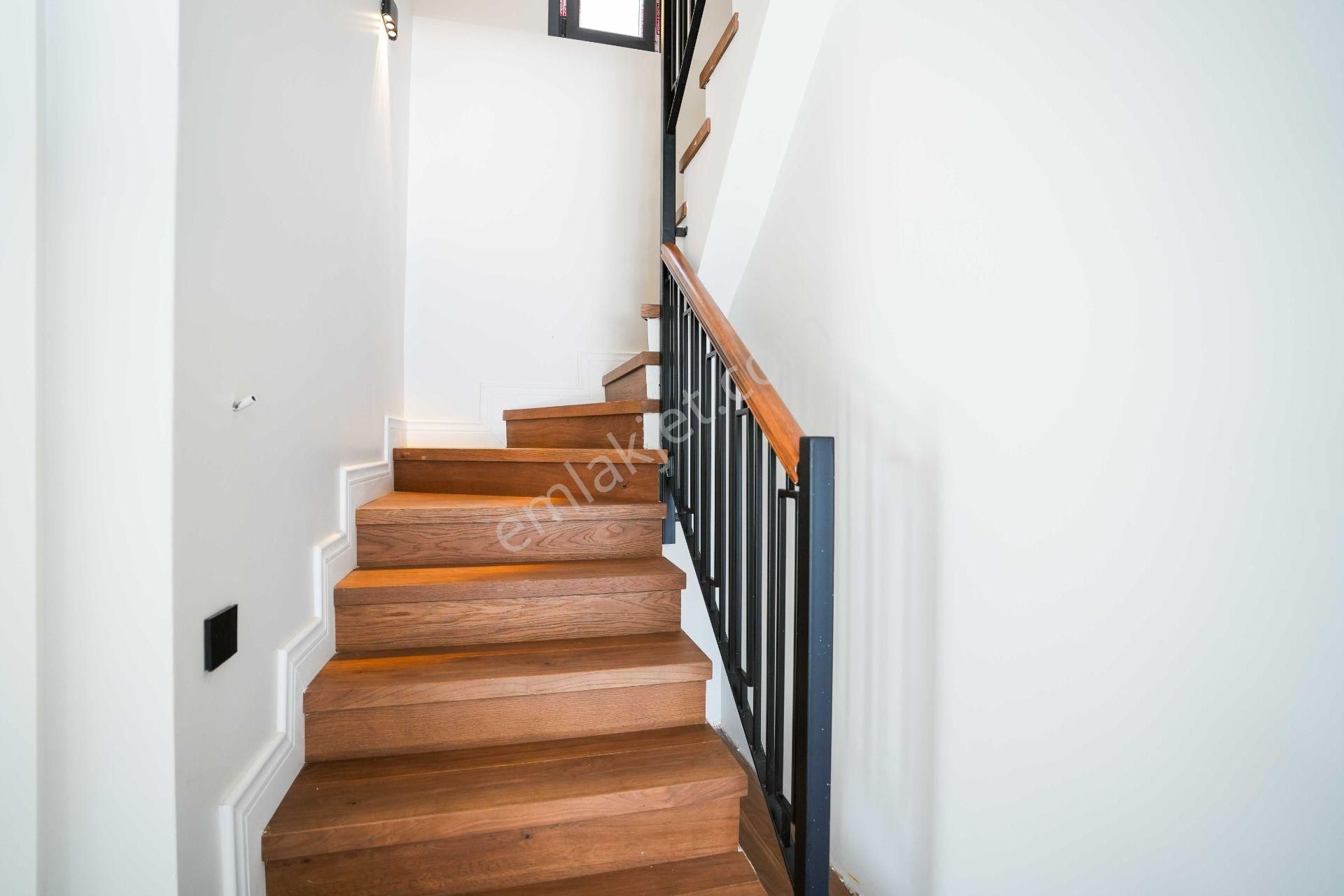 Çekmeköy Ömerli Bahçe İçinde 6+1 Havuzlu Villa - Görsel 17