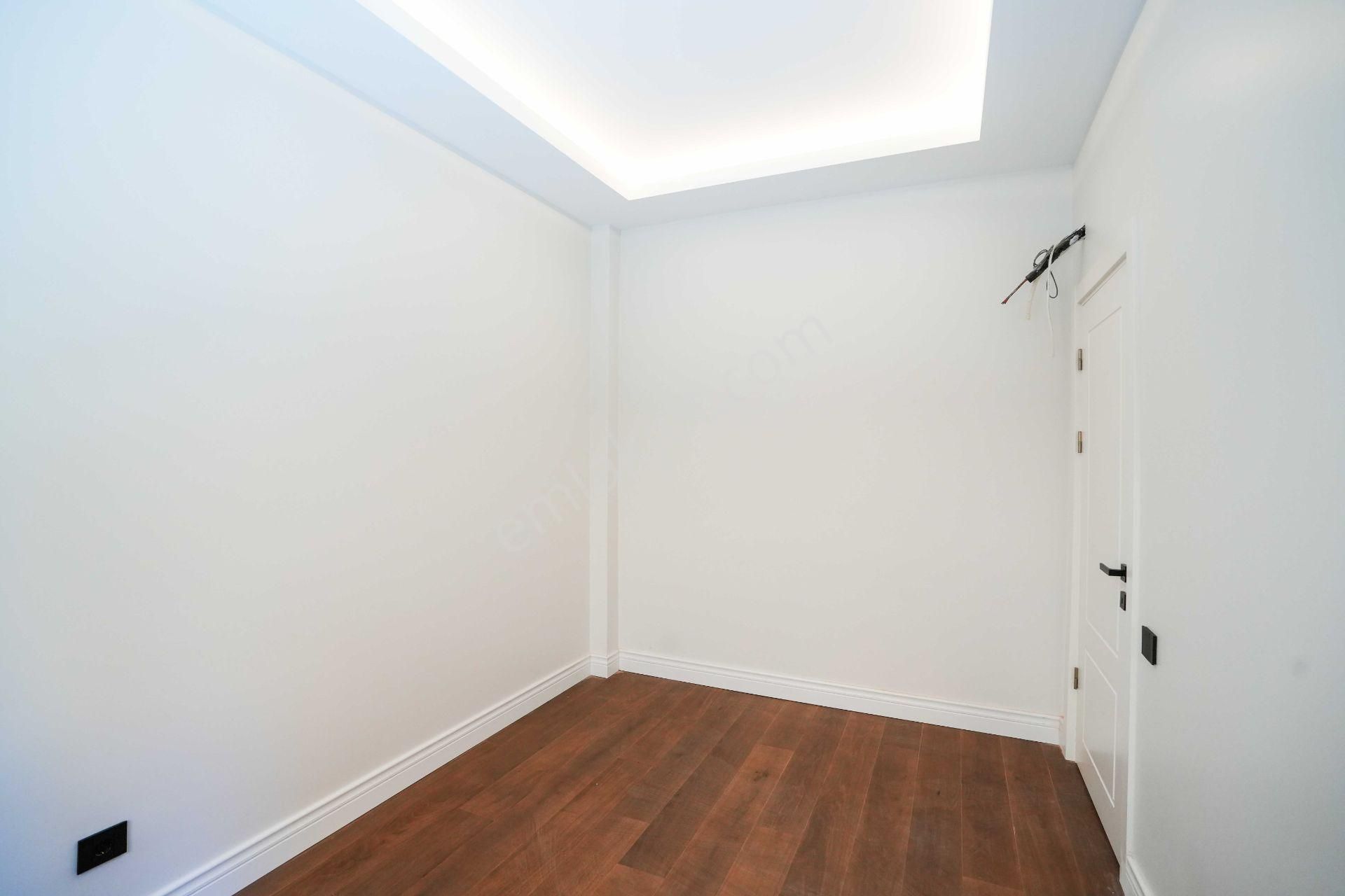 Çekmeköy Ömerli Bahçe İçinde 6+1 Havuzlu Villa - Görsel 25