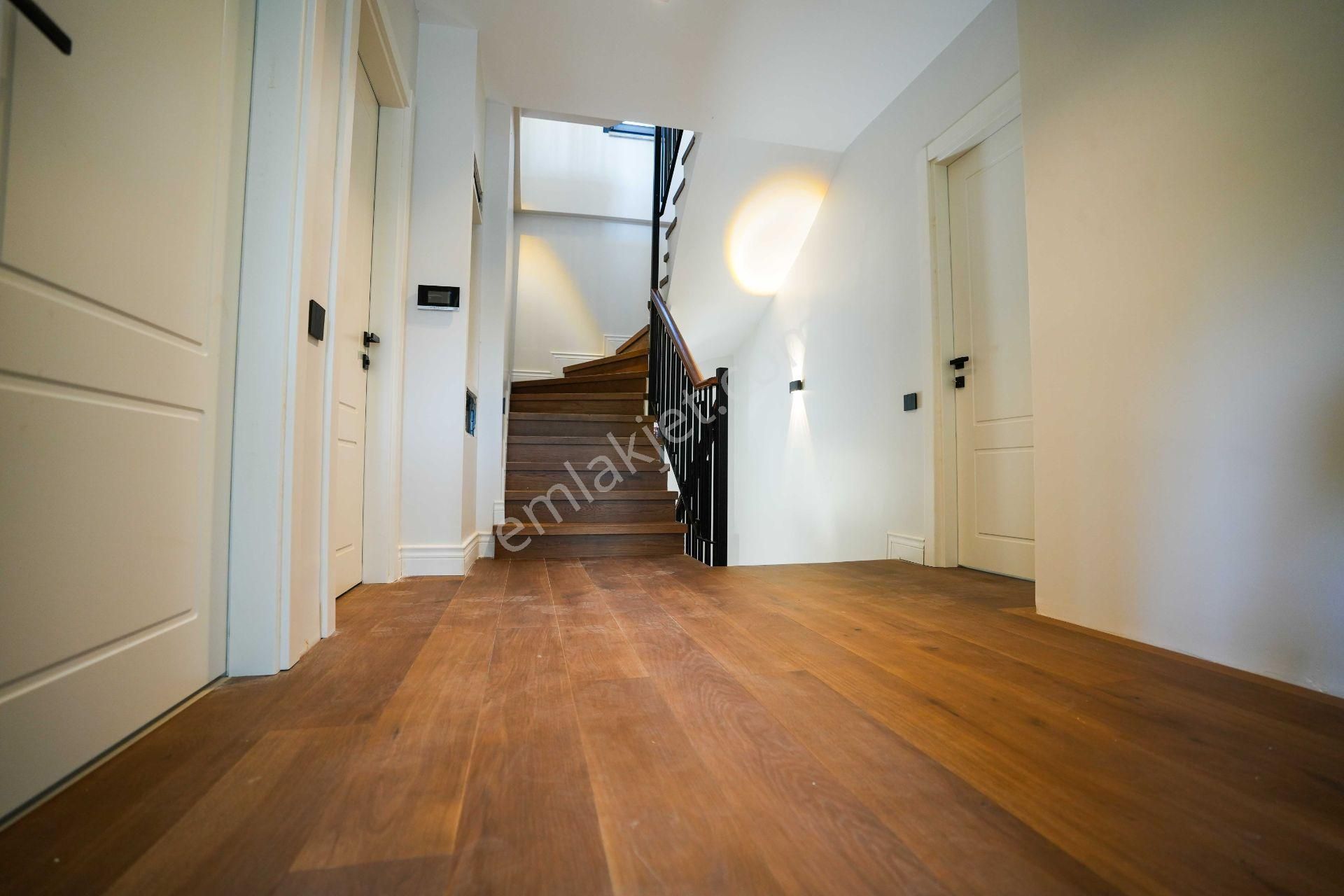 Çekmeköy Ömerli Bahçe İçinde 6+1 Havuzlu Villa - Görsel 11