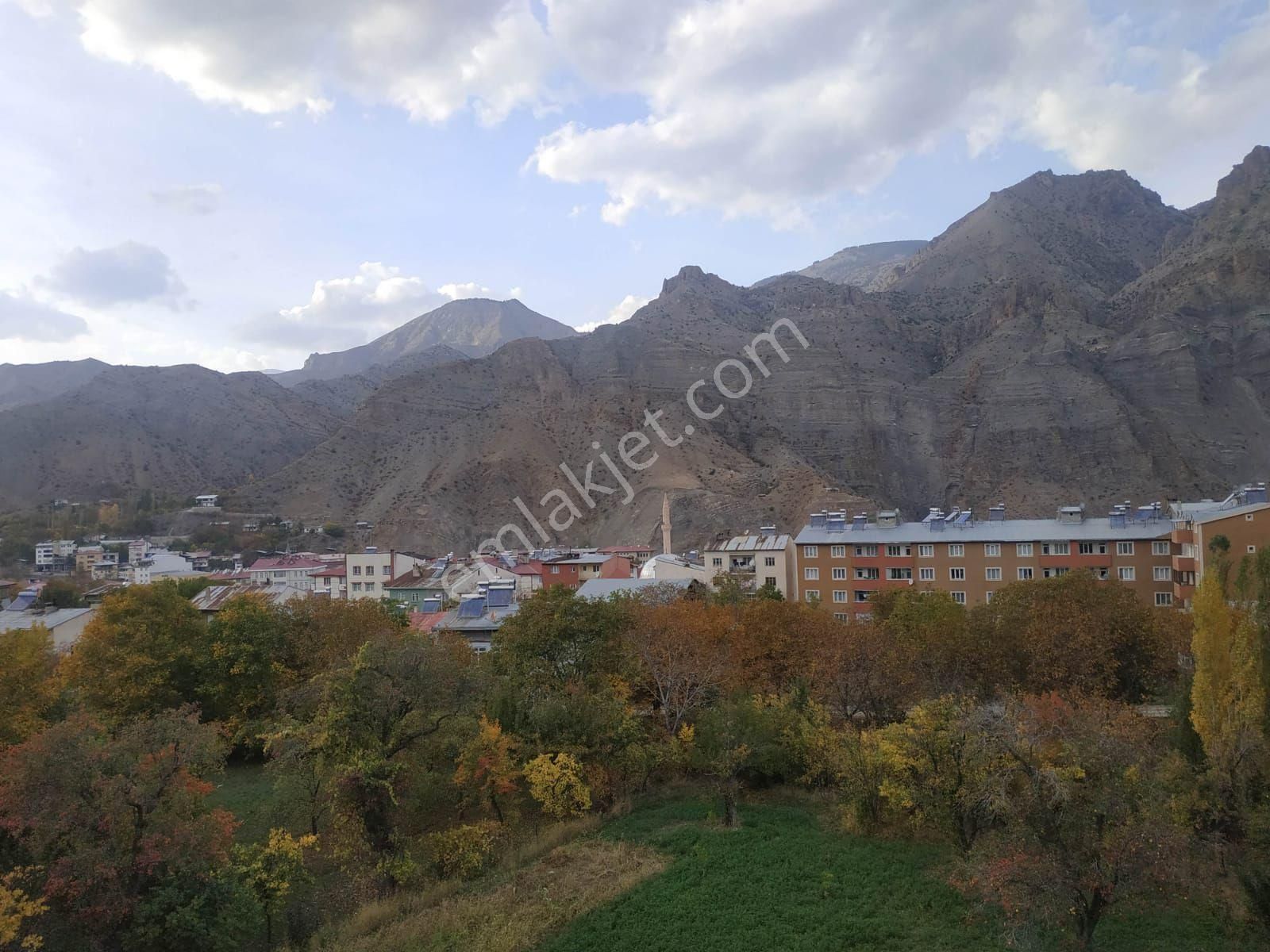 Atılım Gold Emlaktan Erzurum Uzundere Merkezde Çok İyi Konumda Satılık Daire