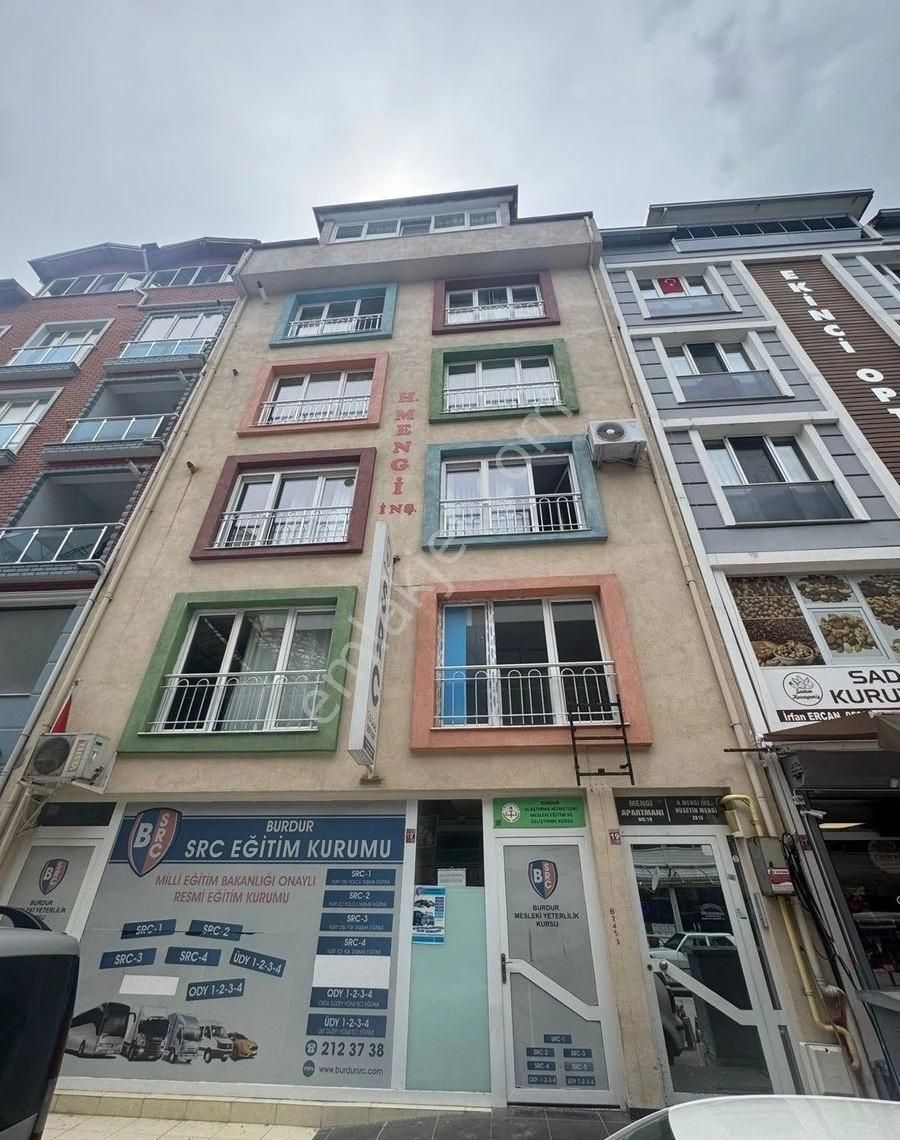 Burdur Merkez Konak Mah Pazaryerinde Kiralık Eşyalı Herşey Dahil 2/1 Daire