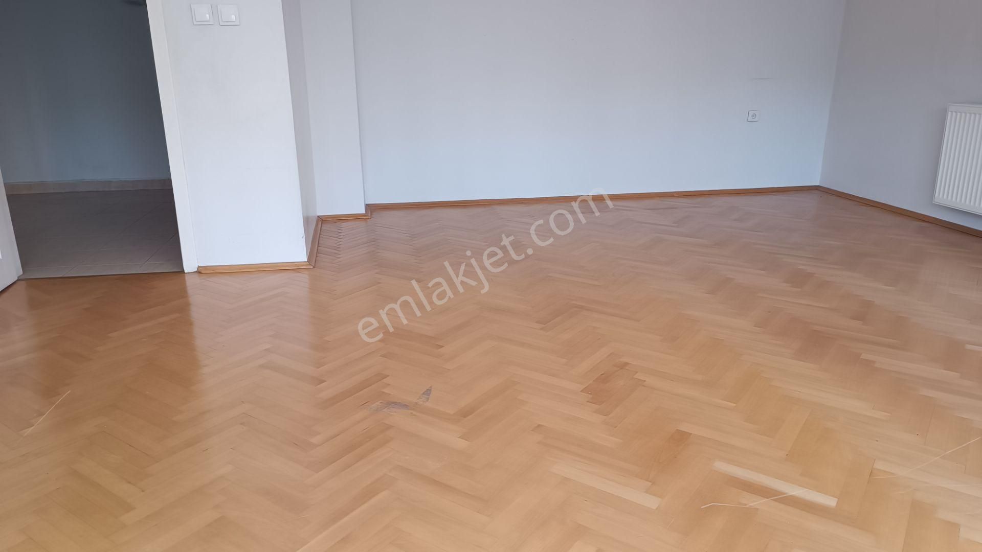 Podgoritsa Caddesi Üzeri 1.kat 3+1, Asansörlü, Açık & Kapalı Garajlı, 130m² Boş Daire - Görsel 5