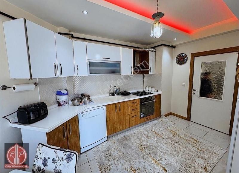 Serkent Bahçelievler'de Köşe Başında 3+1 Ultra Lüks Yapılı Daire