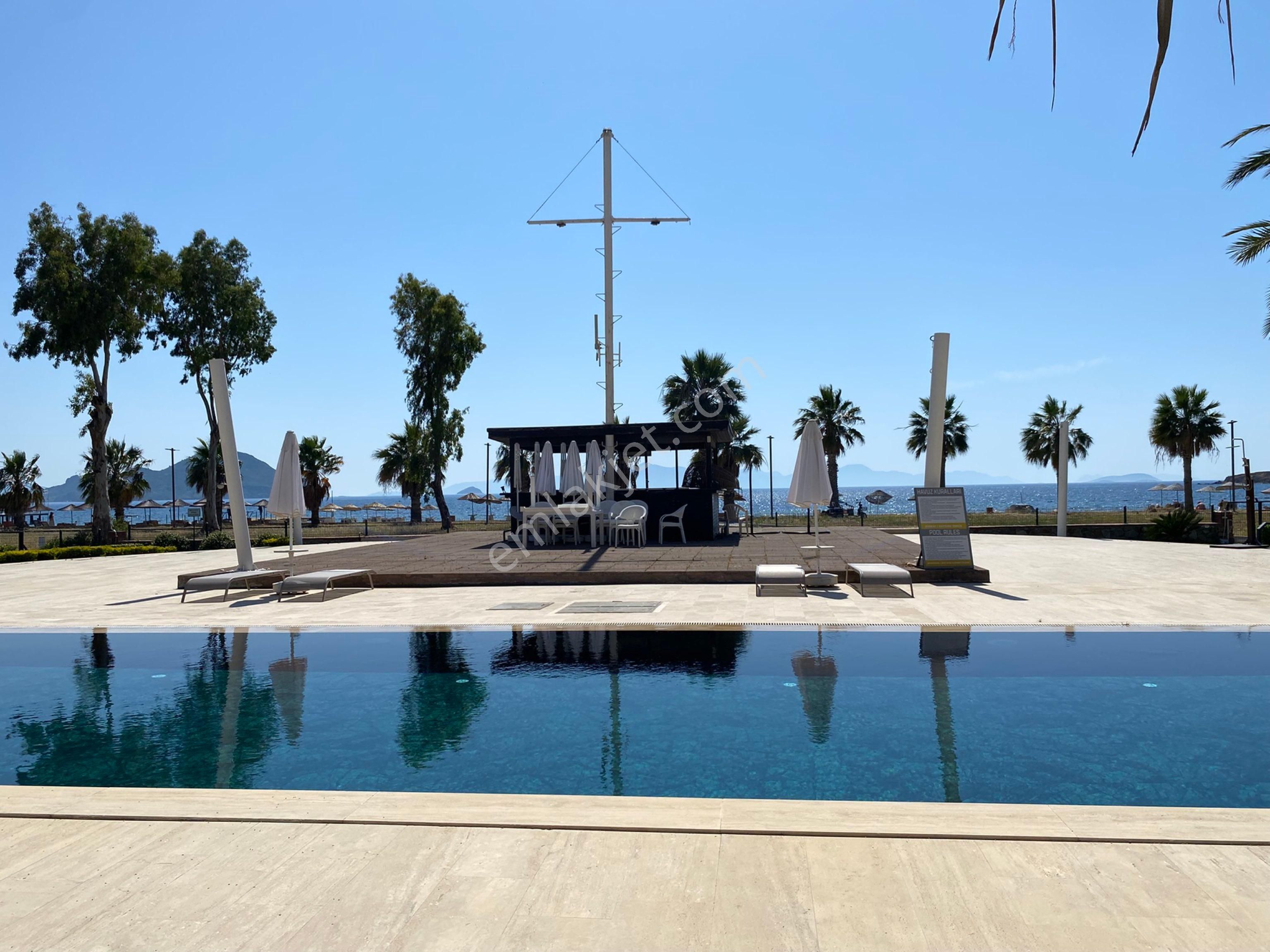 Özel Plaj Kullanımlı Denize Sıfır Havuzlu Site İçinde Deniz Manzaralı 2+1 Bahçe Katı Residance Daire