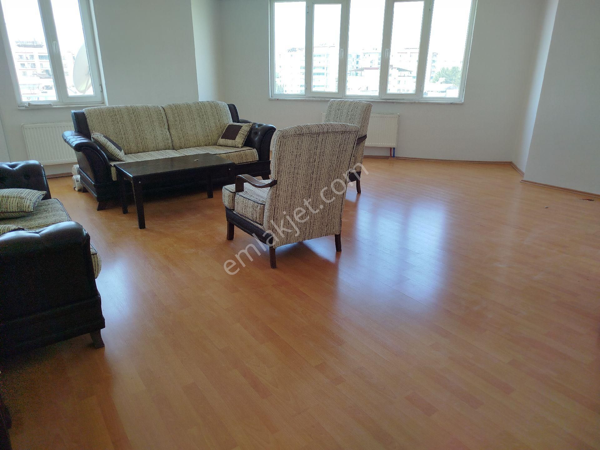 Ömer 1 Sitesi 3.kat Hasarsız Temiz Geniş