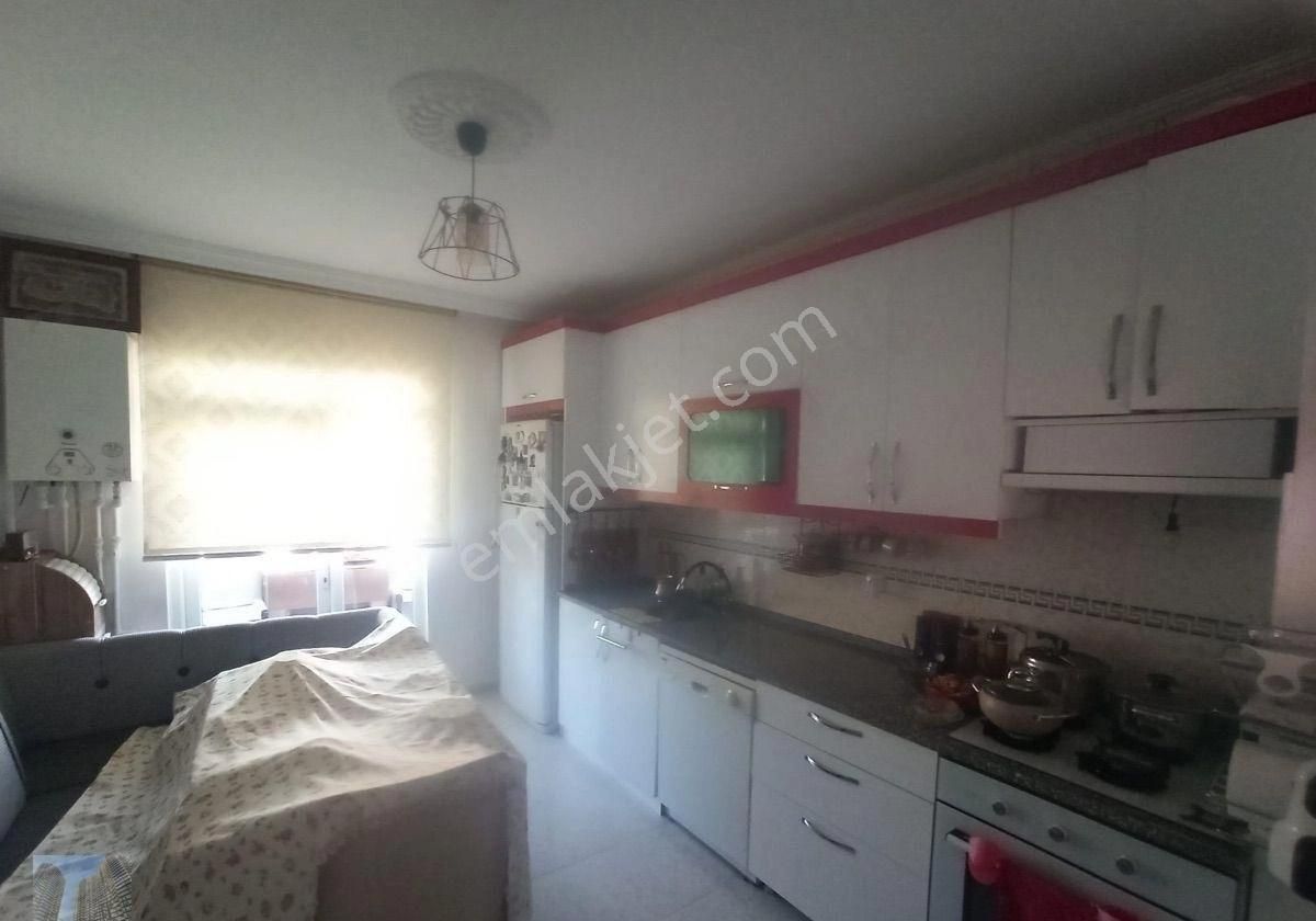 Osmancık Caddesinde Full Yapılı Satılık Daire