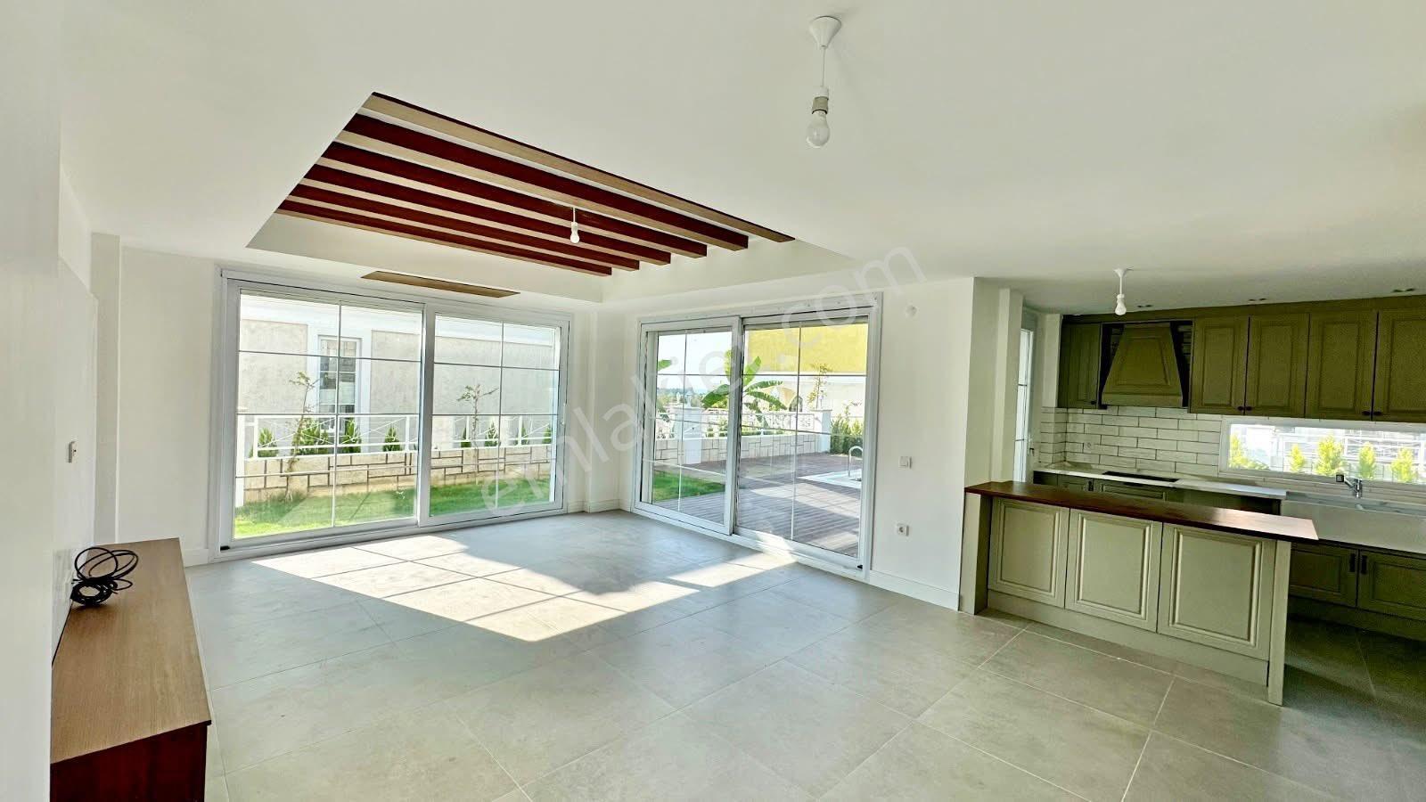 Kuşadası Davutlar Sahilinde 4+1 Sıfır Tek Müstakil Özel Havuzlu Villa - Görsel 6