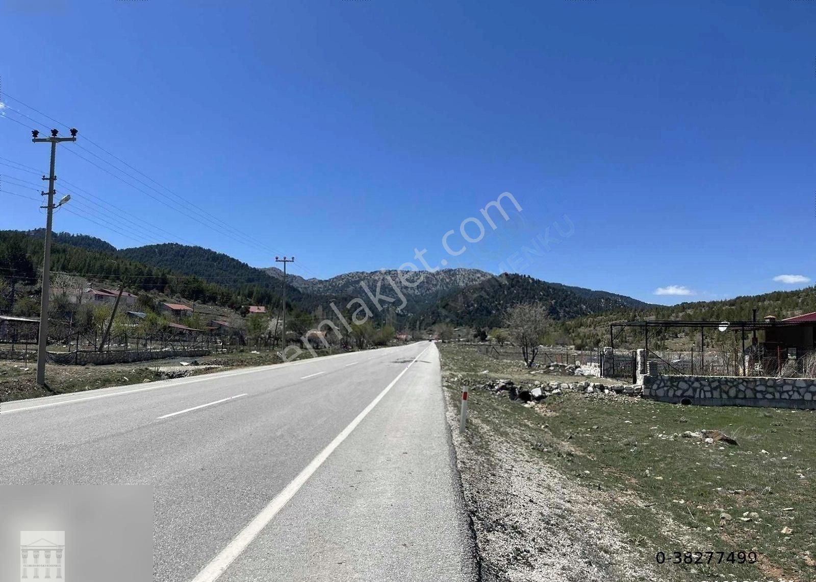 Yayla Karaculhada Yol Kenarı Satılık Müstakil Tarla