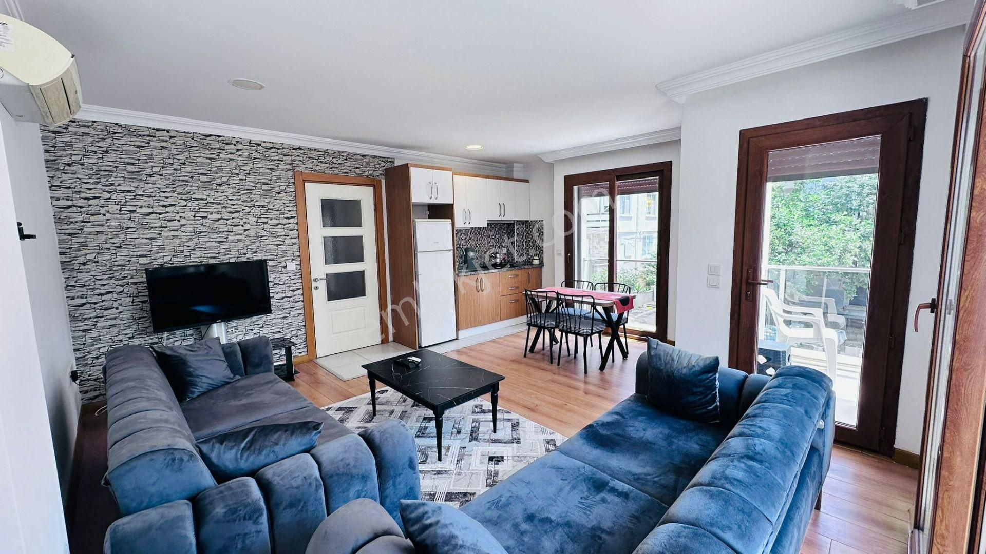 Kuşadası Kadınlar Denizi'nde 1+1 Plaja 50 Metre Mesafede Günlük Kiralık Daire