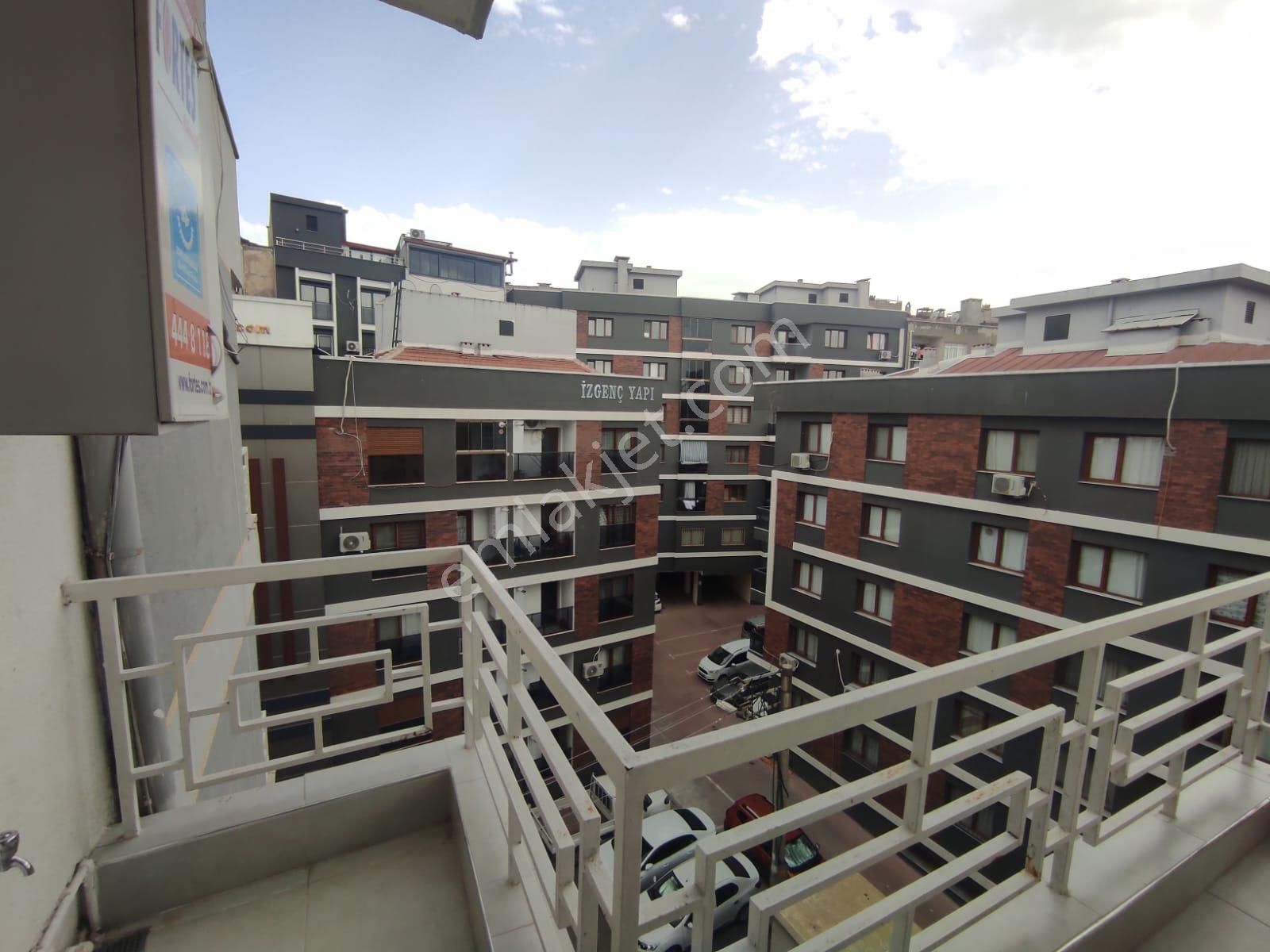 Konak Atilla Mahallesinde Satılık 4+1 Daire
