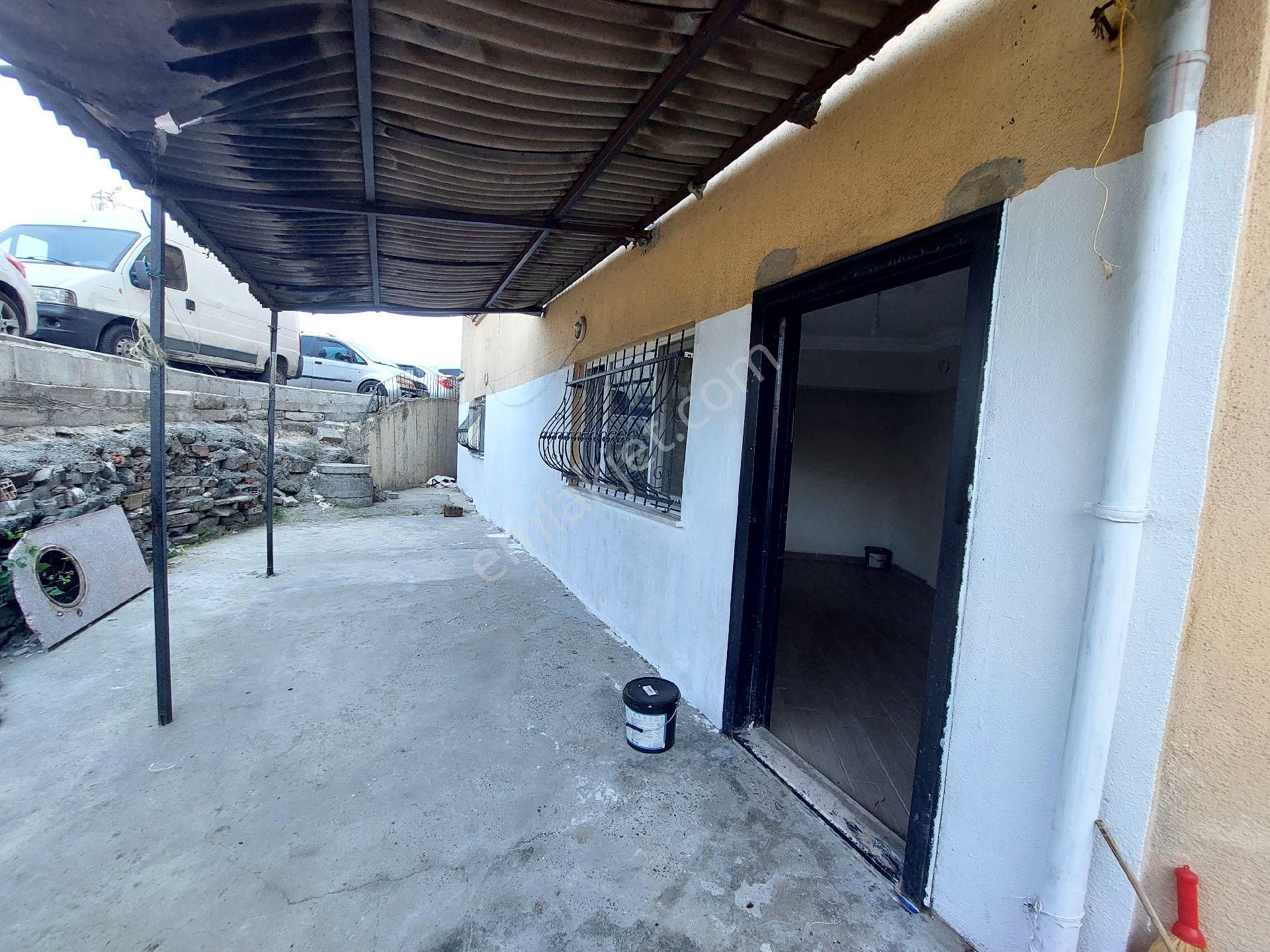 Gaziosmanpaşa Küçükköy Yeni Mah De Satılık Bahçekat 2+1 75 M2