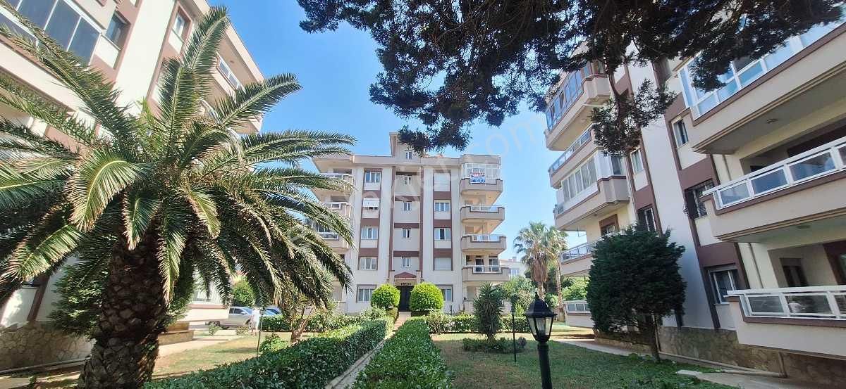 İzmir Güzelbahçe'de Deniz Manzaralı 3.5+1 Lüks Yalı Dairesi