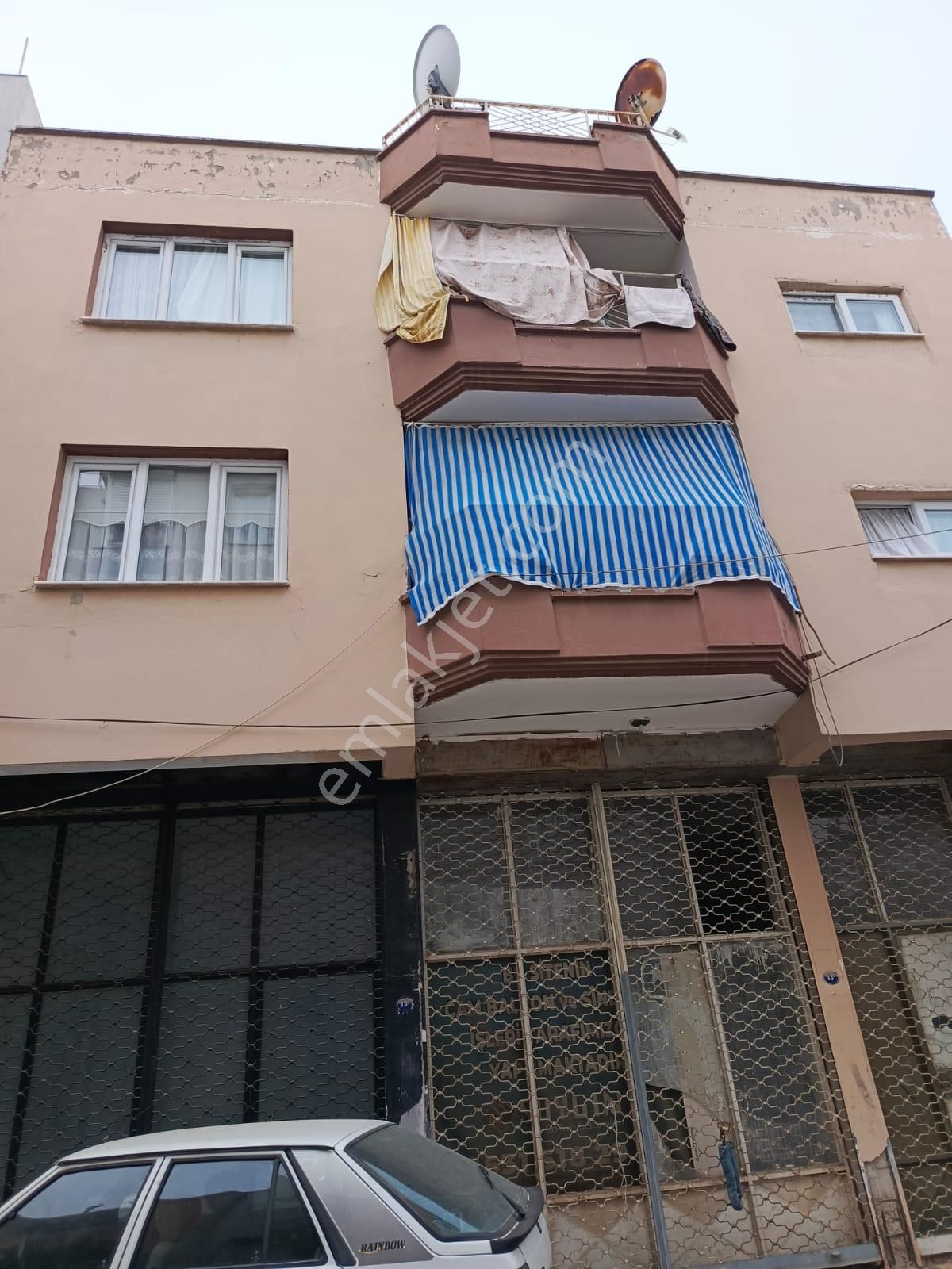 Yenigirne Postaçılar Da Satılık 3 Katlı Bina 2 Daire 2 Dükkan 122m2 - Görsel 5