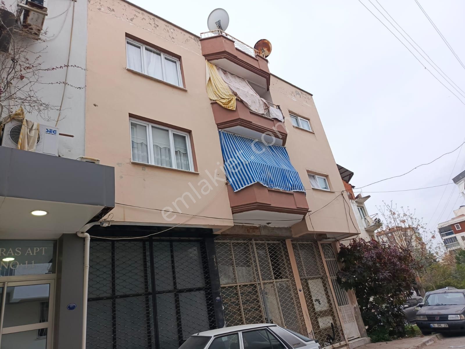 Yenigirne Postaçılar Da Satılık 3 Katlı Bina 2 Daire 2 Dükkan 122m2 - Görsel 4