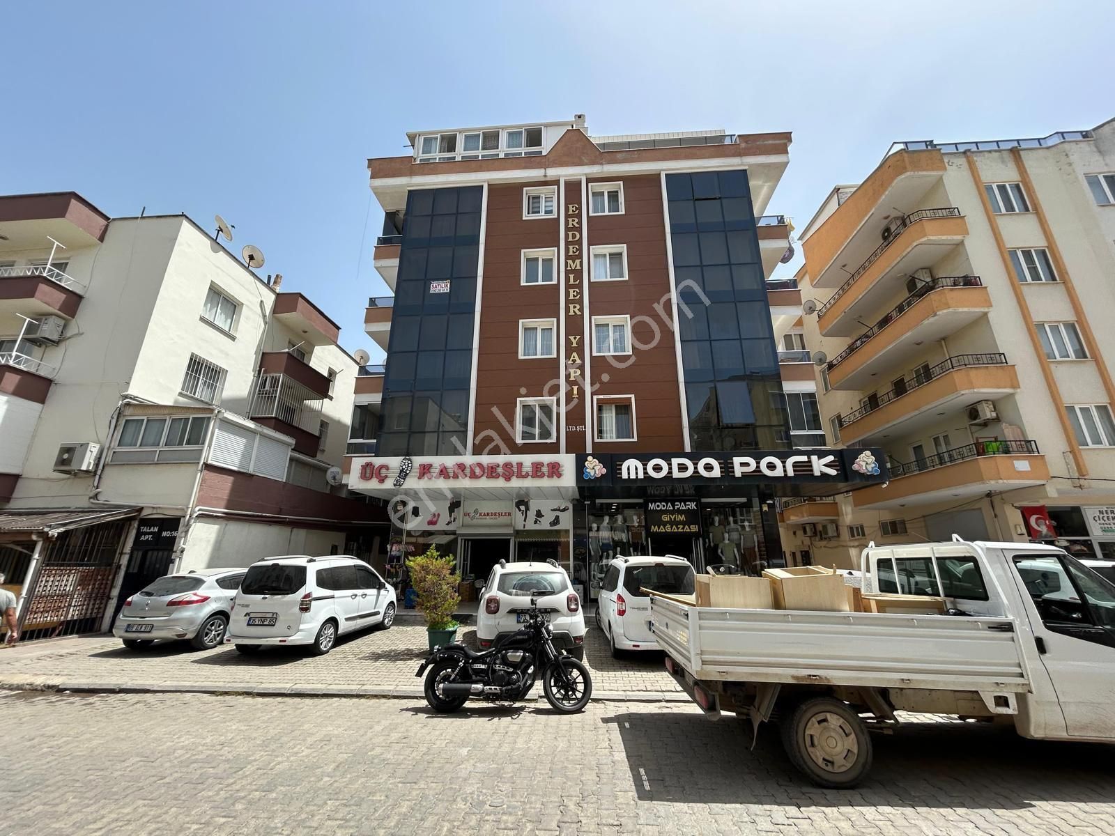 Didim Çarşı Merkezde Asansörlü Binada Ön Cephe 3+1 Ayrı Mutfak Daire