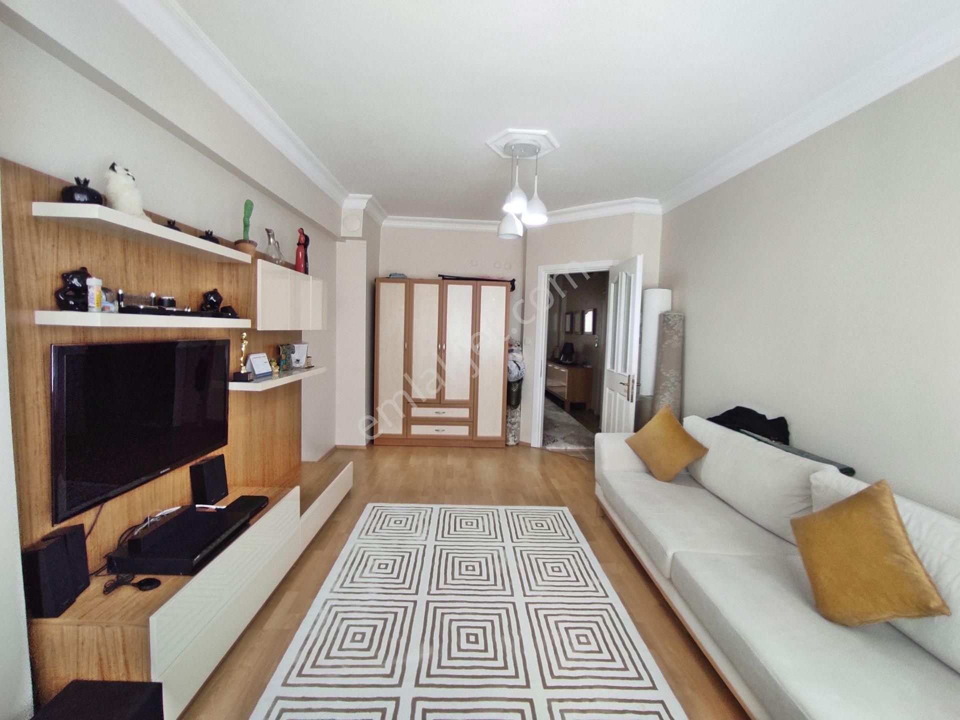Küçükçekmece Söğütlüçeşme Mah 160,m2-4+1 Dublex Daire