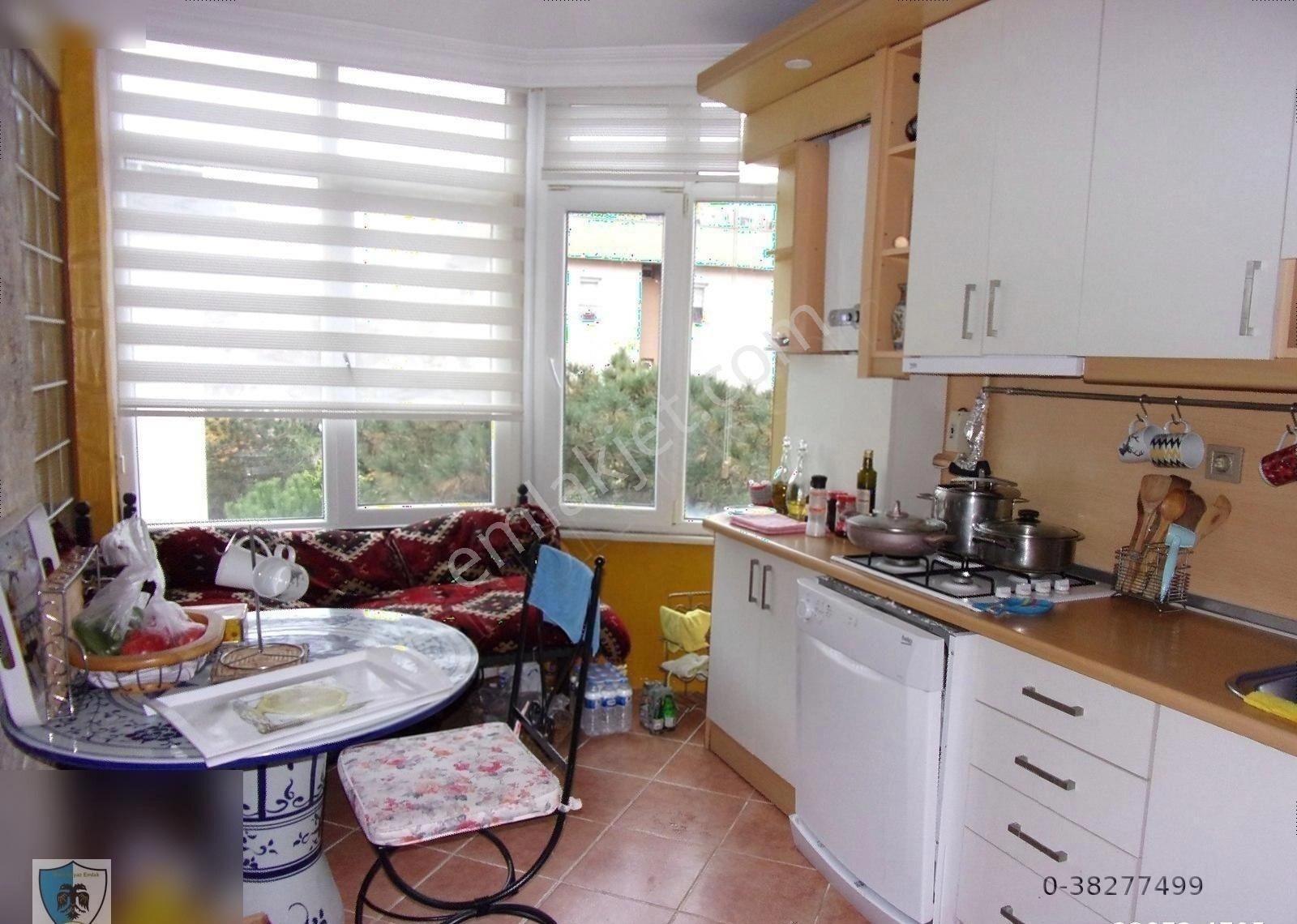 Tarabya Sanatçılar Sitesinde 3+1 140 Metrekare Satılık Daire