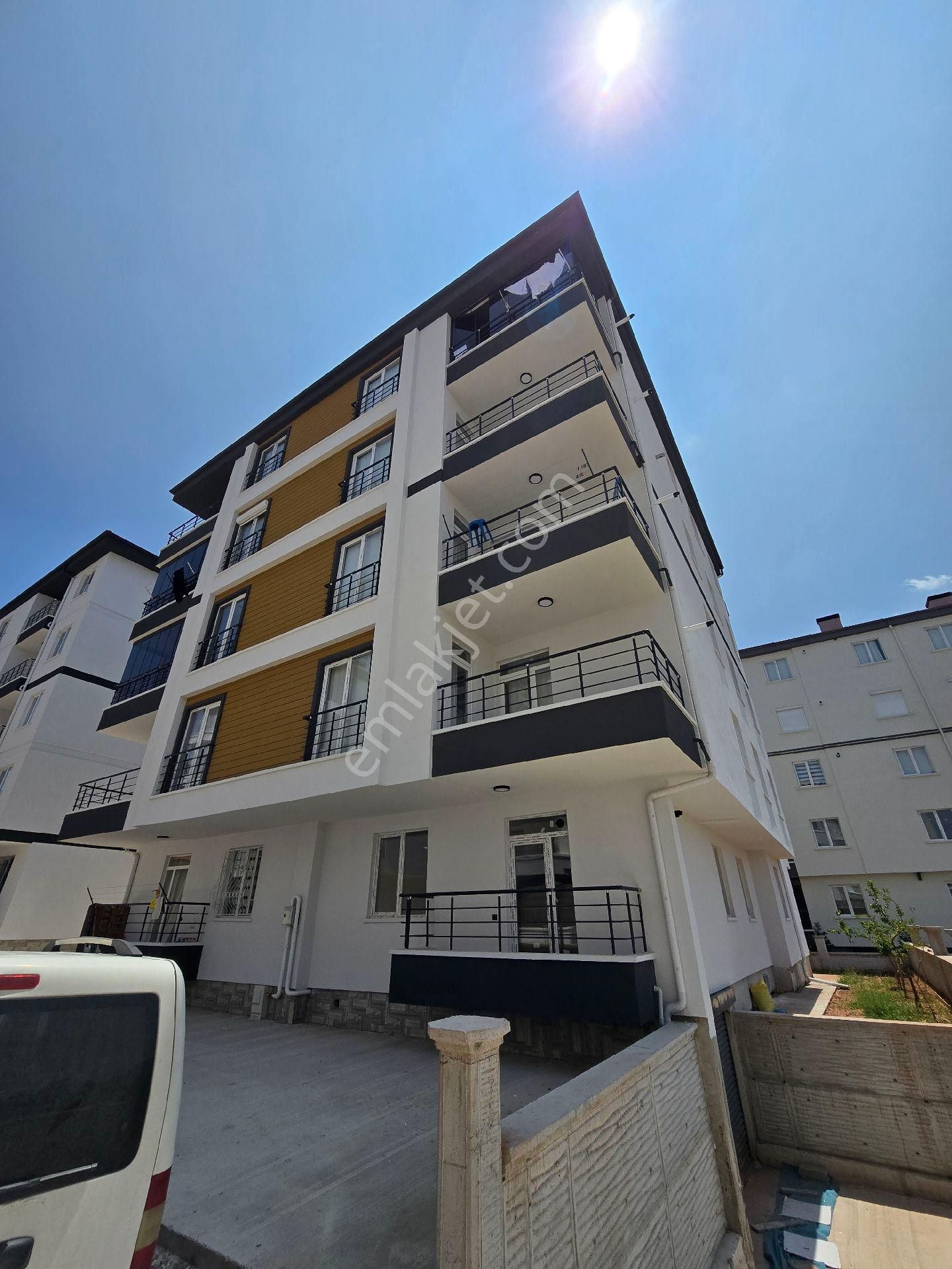 Kiralık 2+1 Yuksek Gırıs Sıfır Daıre Lalelı Mh