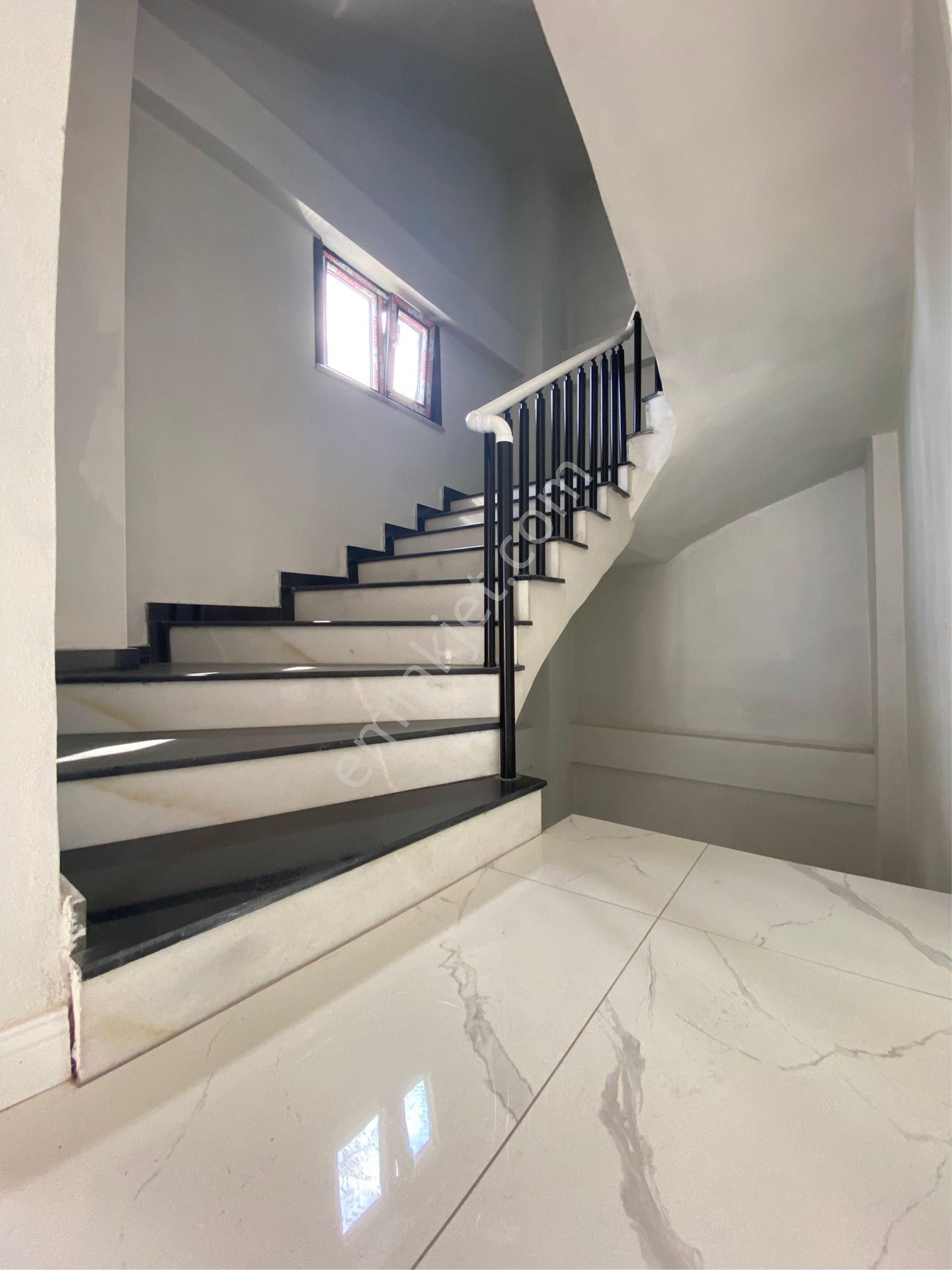 Karaburunda Acıl Satılık Denız Manzaralı Vılla - Görsel 22