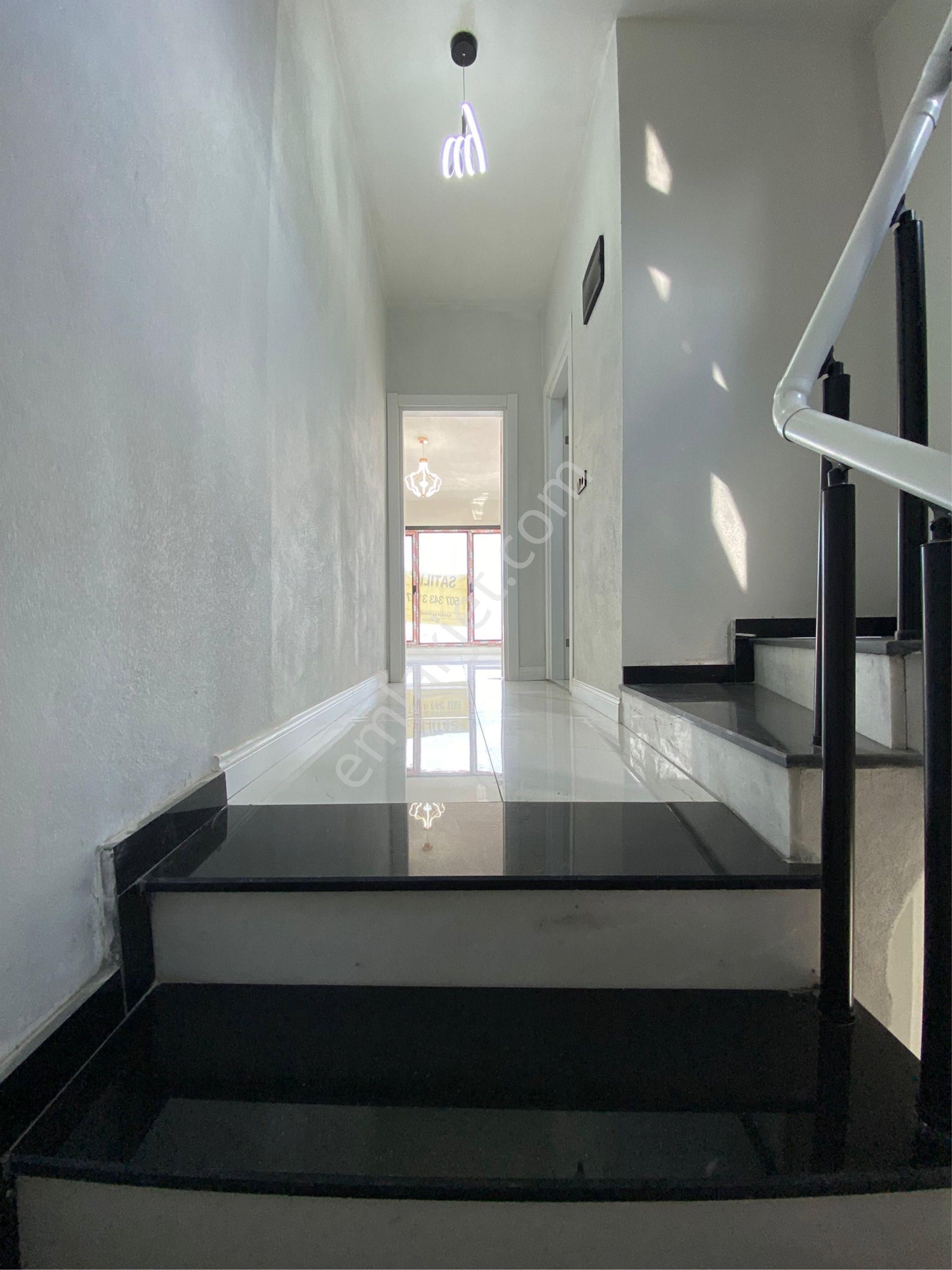 Karaburunda Acıl Satılık Denız Manzaralı Vılla - Görsel 20