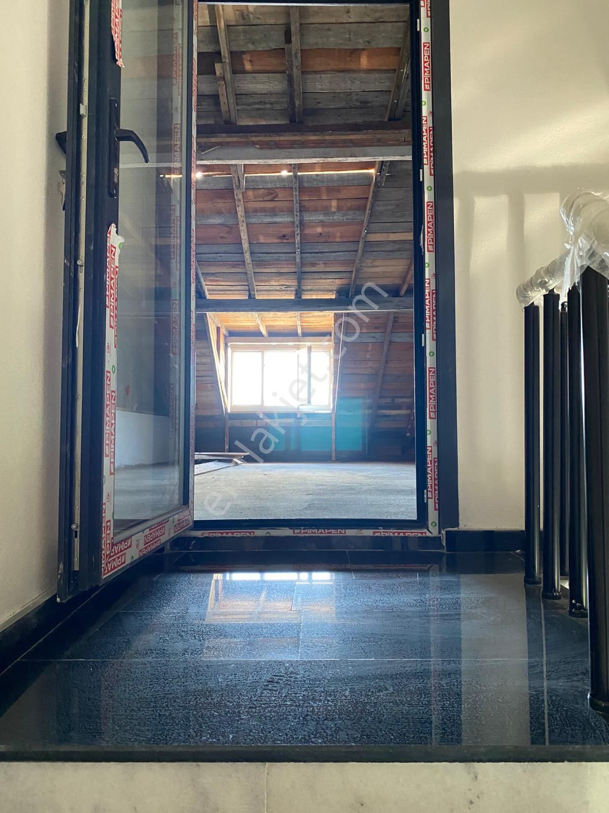 Karaburunda Acıl Satılık Denız Manzaralı Vılla - Görsel 15