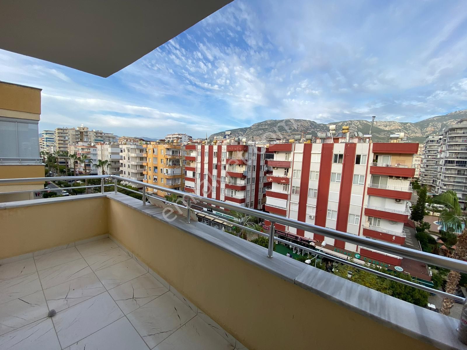 Alanya Oba Bölgesinin Kalbinde Denizin Dibinde 2+1 Güzel Bir Daire - Görsel 5