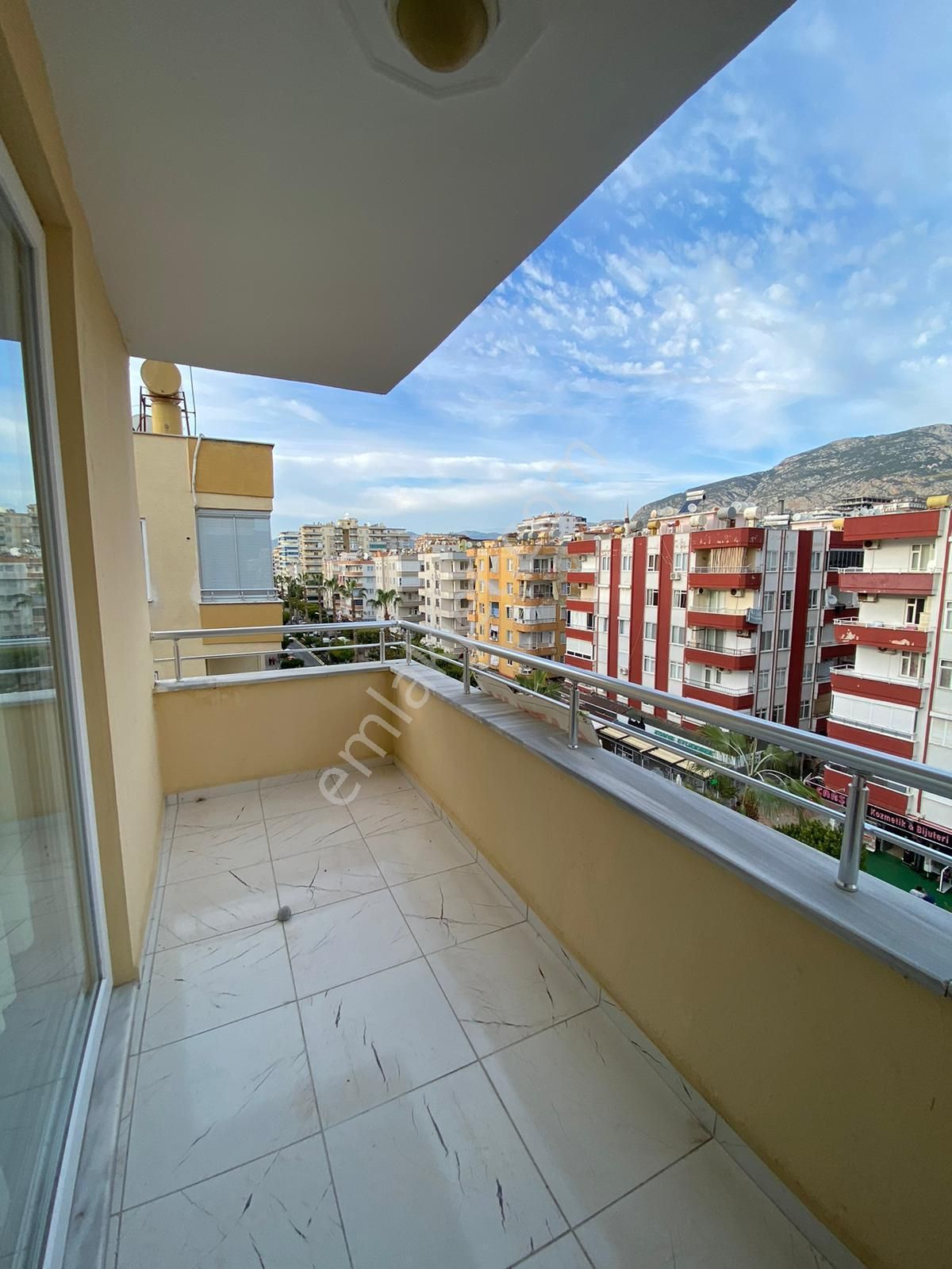 Alanya Oba Bölgesinin Kalbinde Denizin Dibinde 2+1 Güzel Bir Daire - Görsel 4