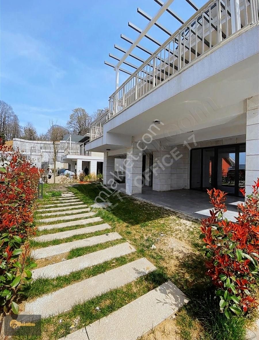 Köy Zekeriyaköy 3.etap C Tipi 5+2 Müstakil Satılık Villa