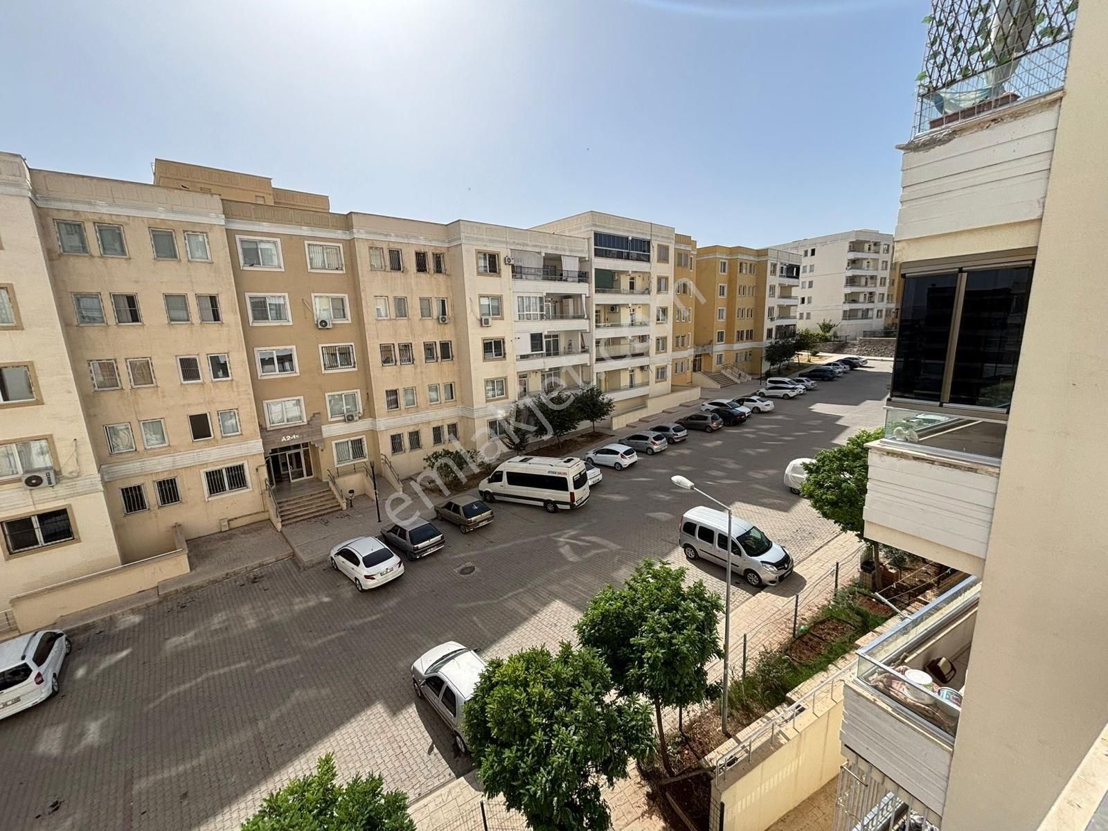 📍nf Emlaktan Satılık Sarı Toki Dairesi 4+1 200 M² Ara Kat