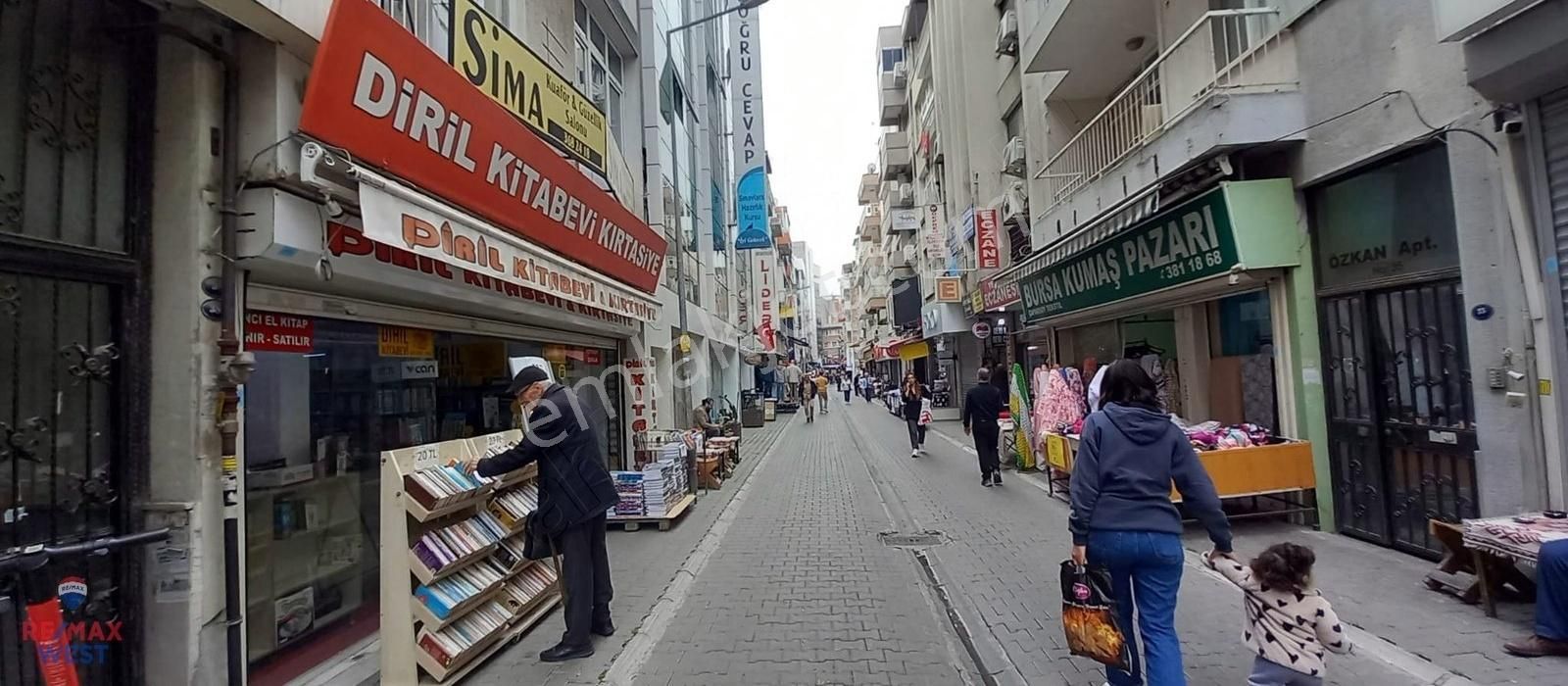 Karşıyaka Çarşının En Hareketli Sokağında Geniş Dükkan