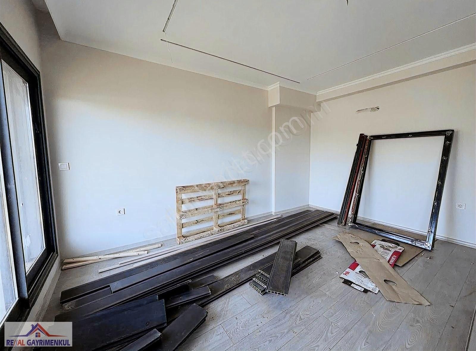 Menderes Cüneytbey 4+1 Lüks Villa