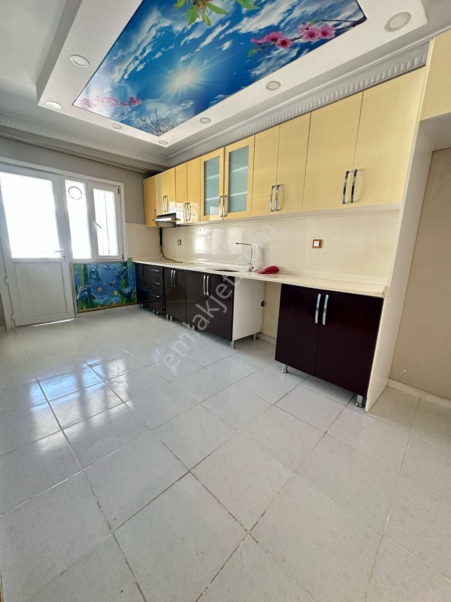 Esenyurt Çınar Mahallesi 3+1 140 M2 Kiralık Daire Balkonlu Asansörlü Köşebaşı