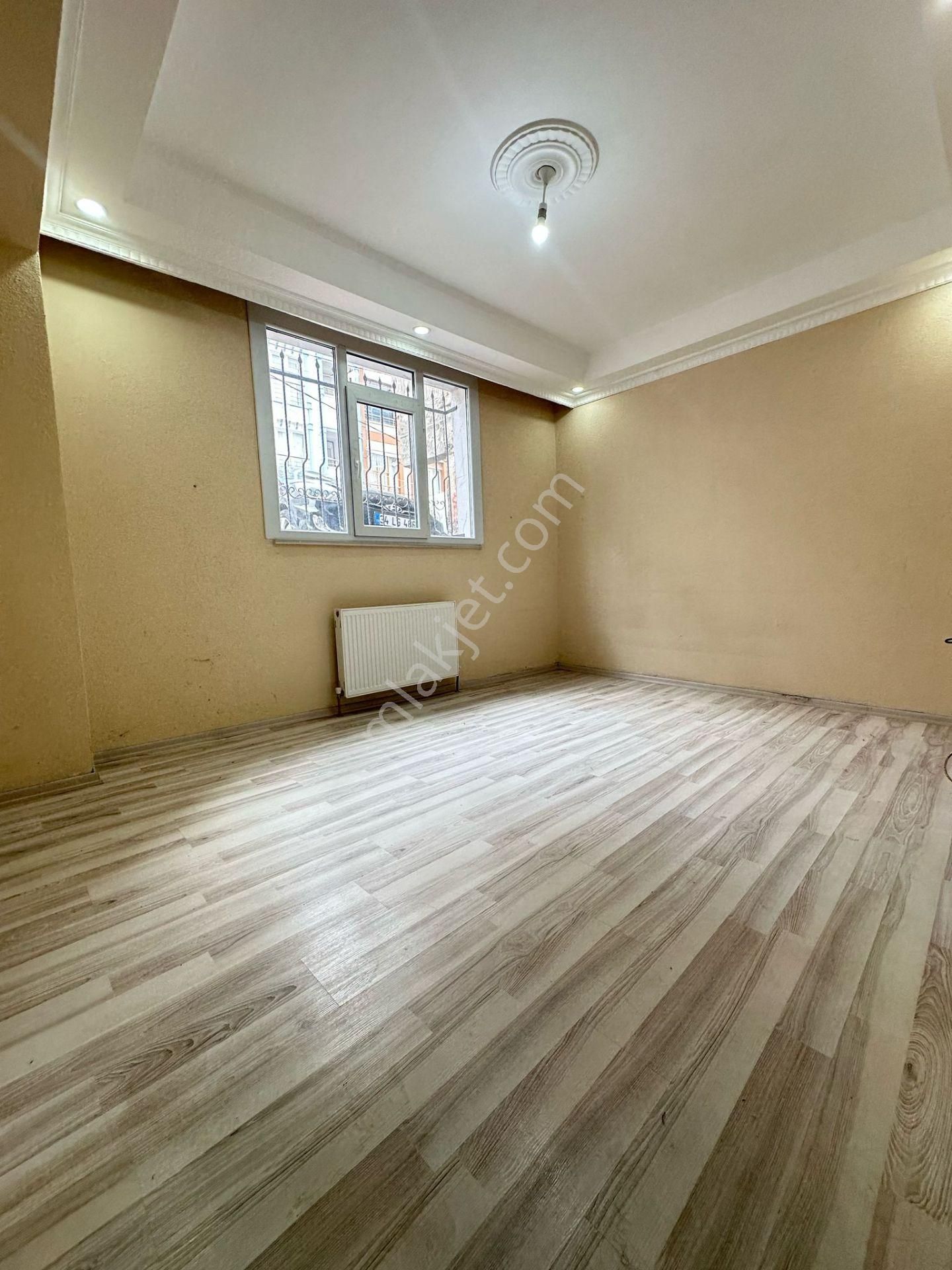 Esenyurt Pınar Mahallesi 1+1 70 M2 Kiralık Daire Bahçe Kat 2 Yıllık Temiz Boş Sıfır Ayarında